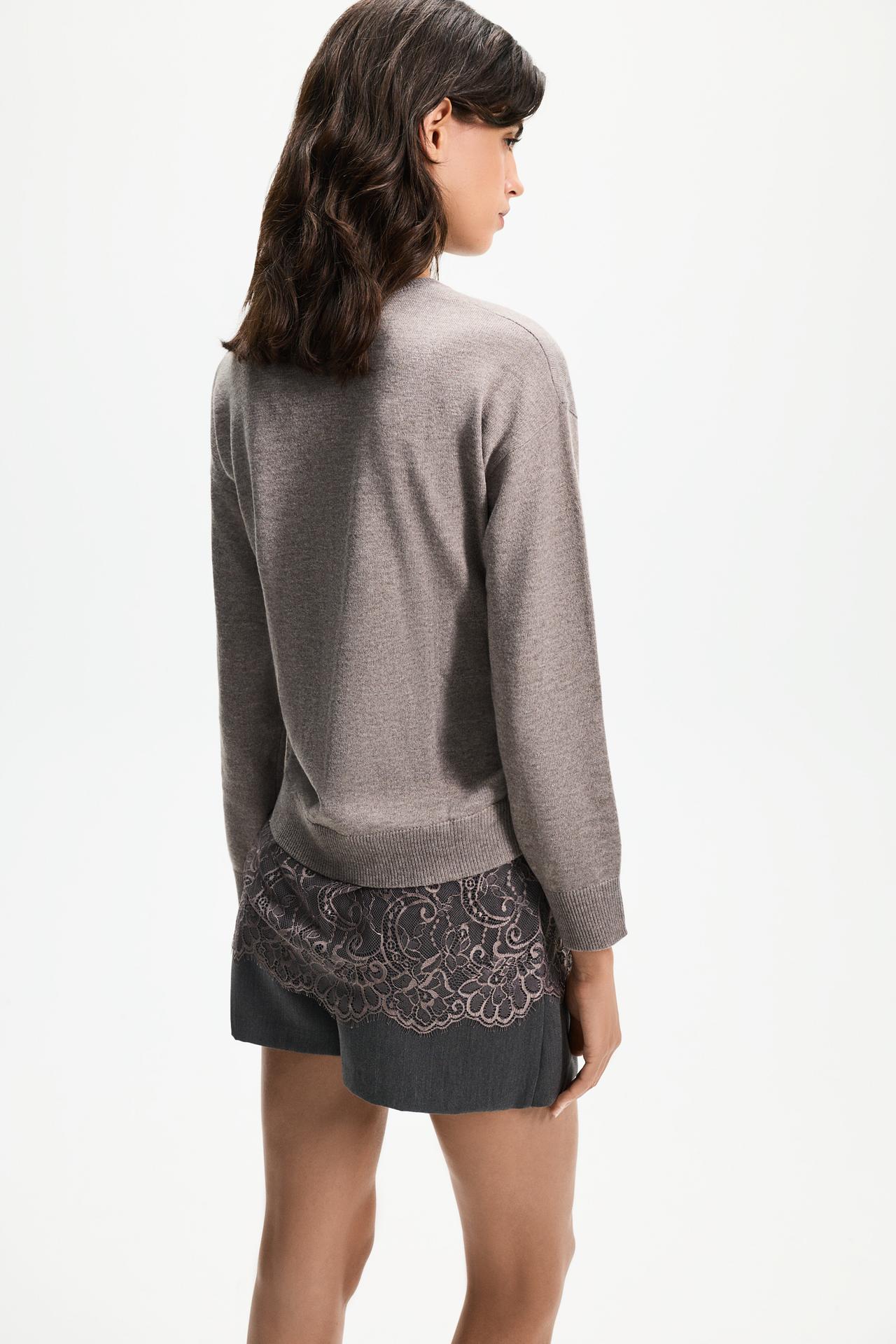 Lace hem sweater — TAUPE GREY