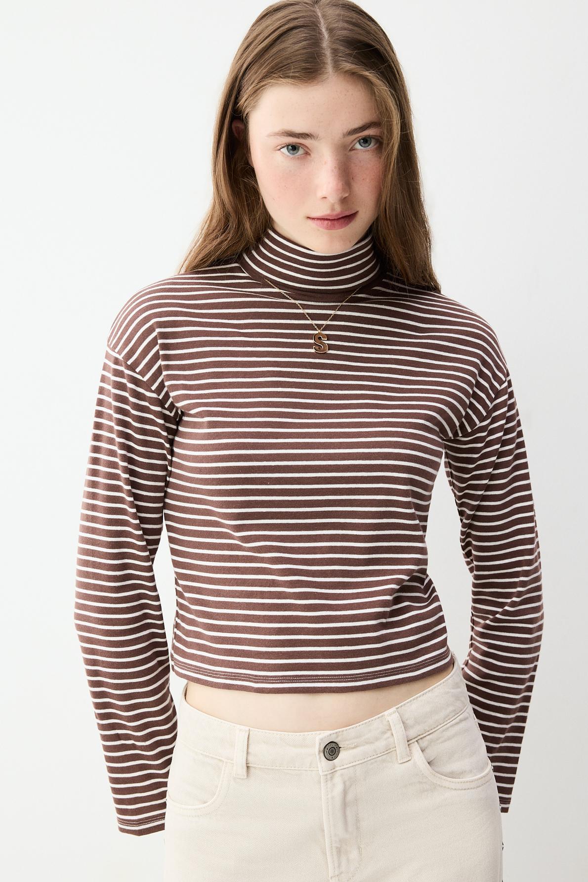 Camiseta cuello vuelto rayas