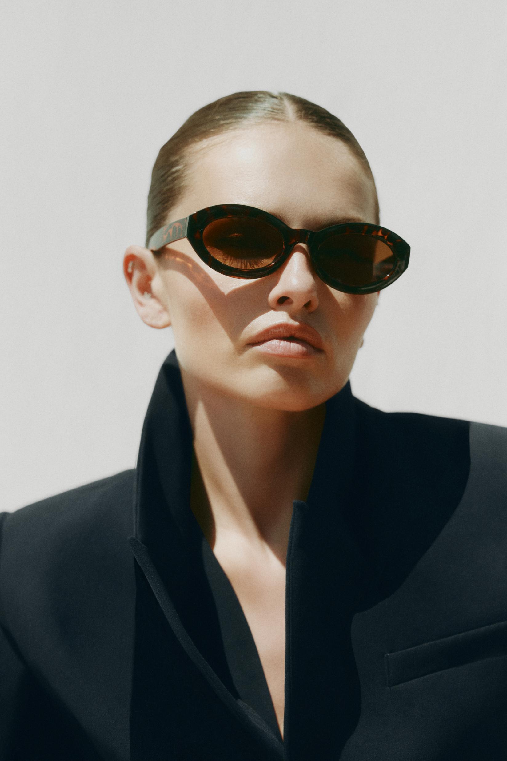 Tortoiseshell cateye glasses — BLACK-BROWN