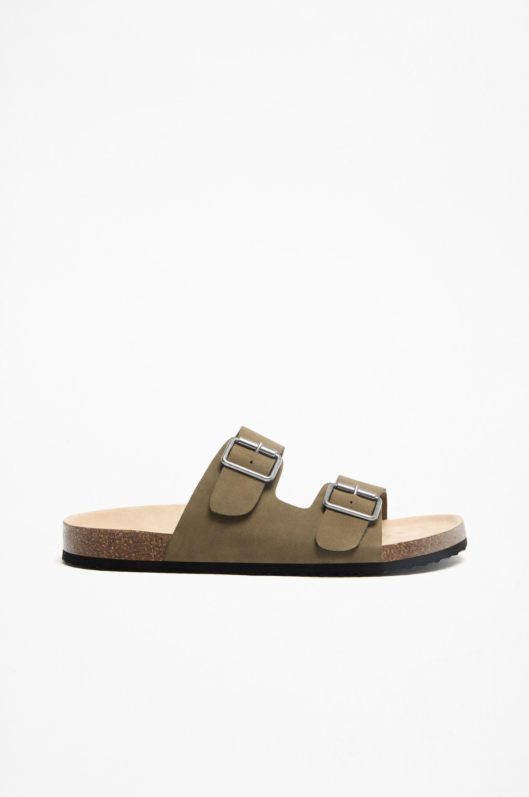 Sandalia confort hebillas