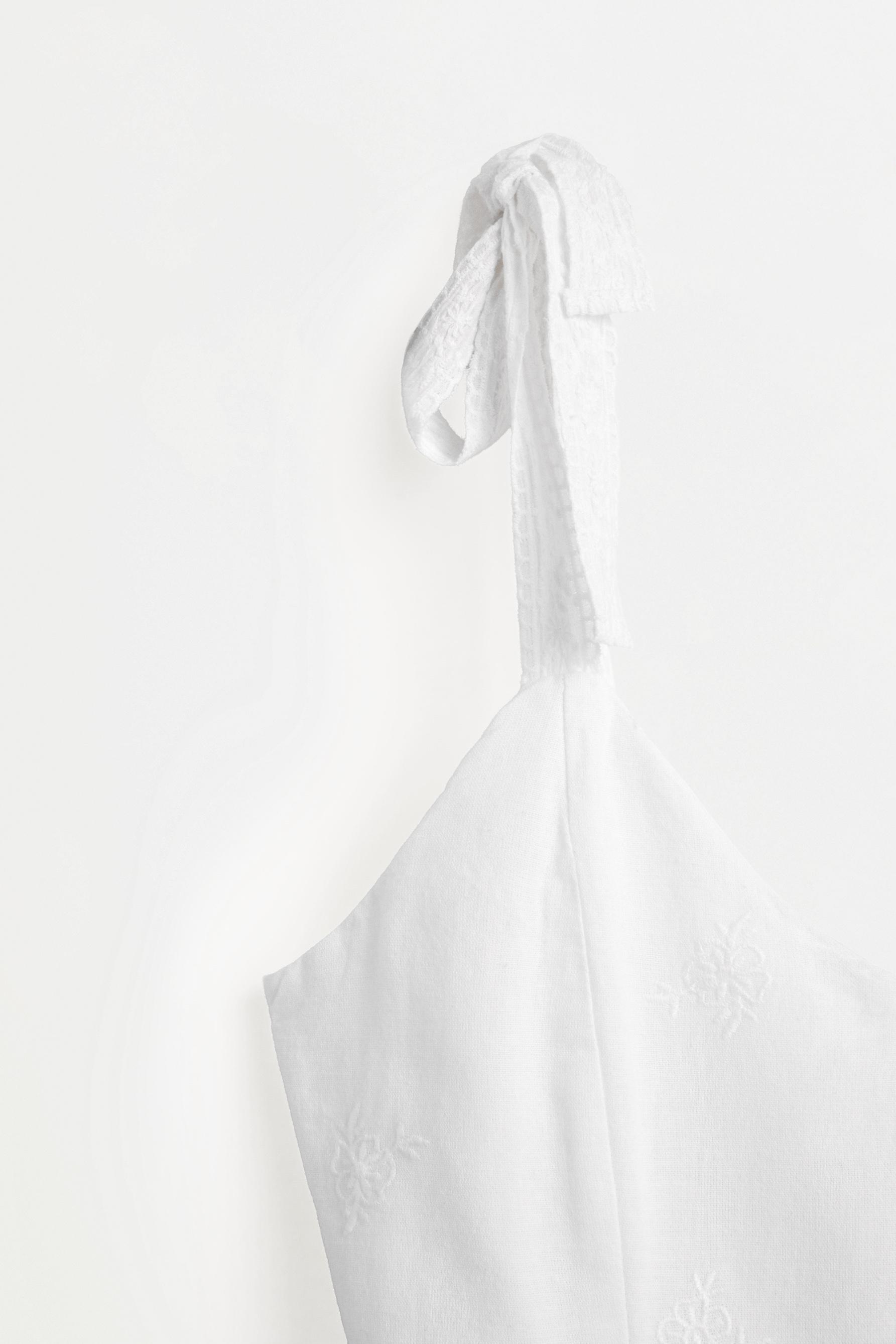 Embroidered short dress — WHITE