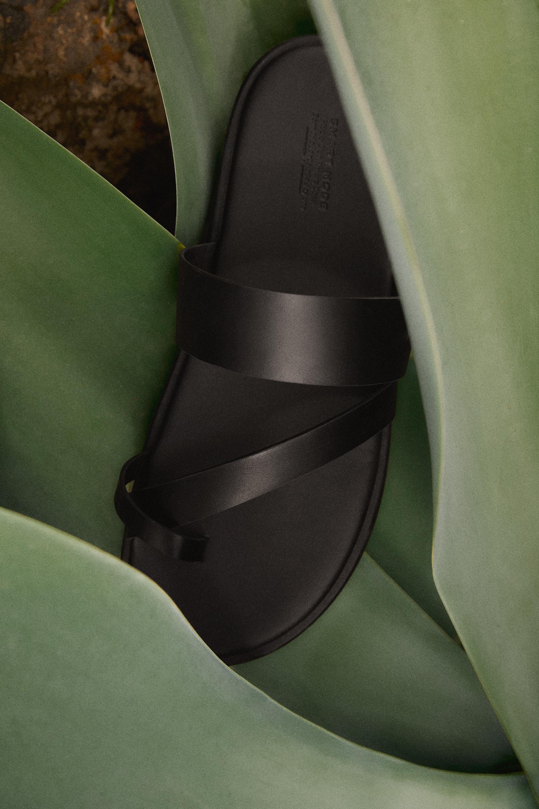 Strap sandals — BLACK