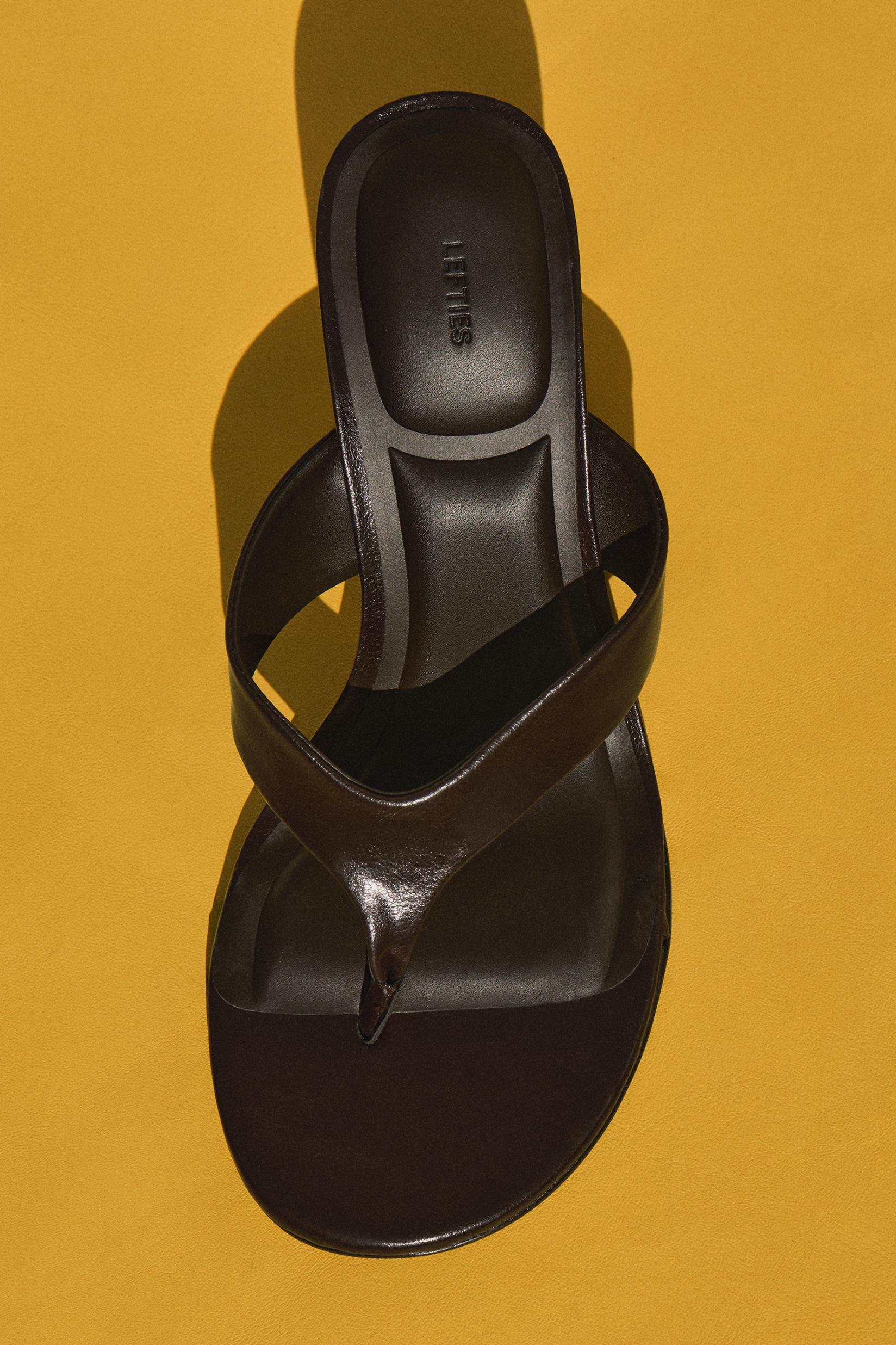 Thong heeled sandals — BROWN