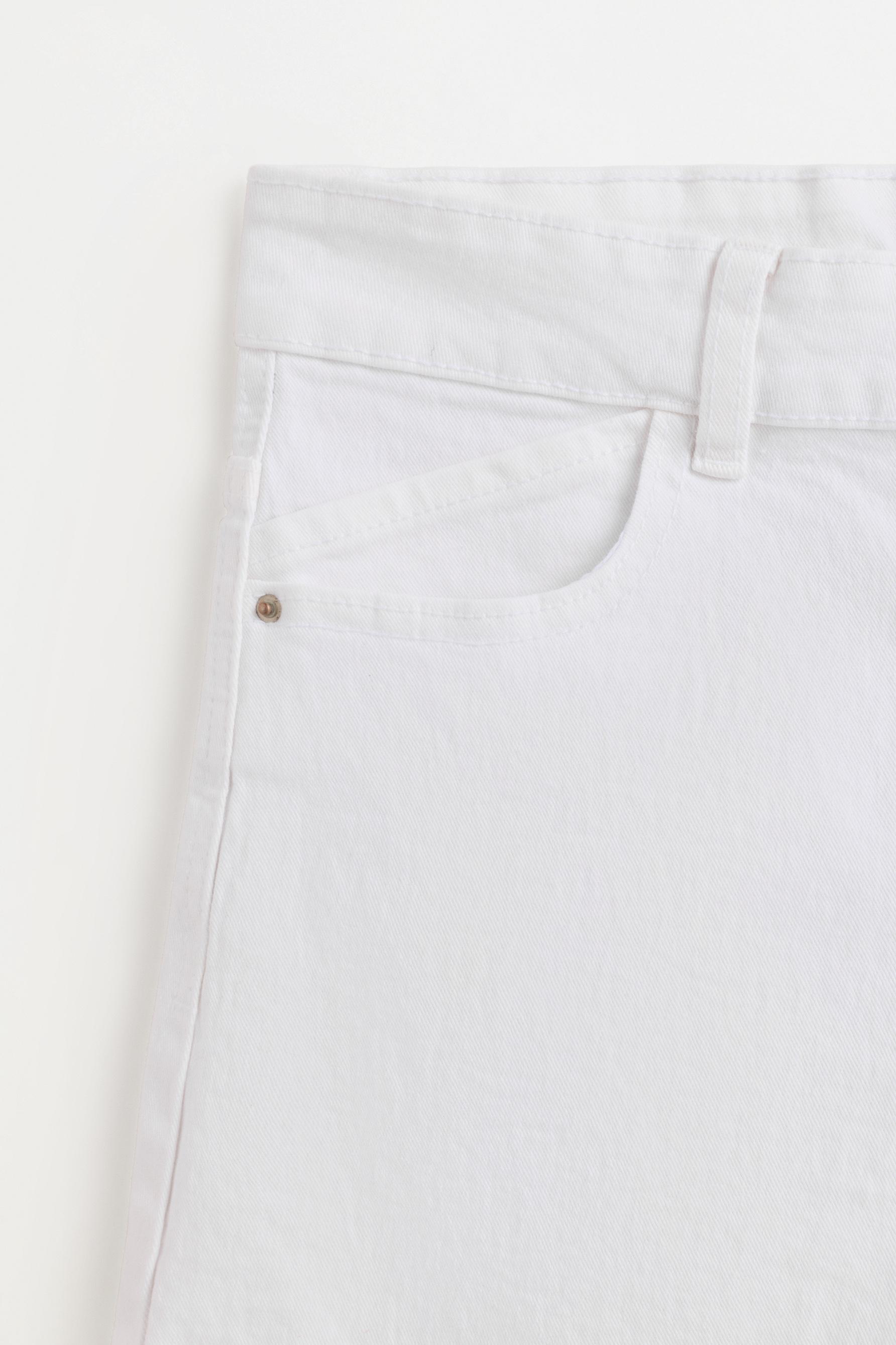 Denim stretch shorts — WHITE