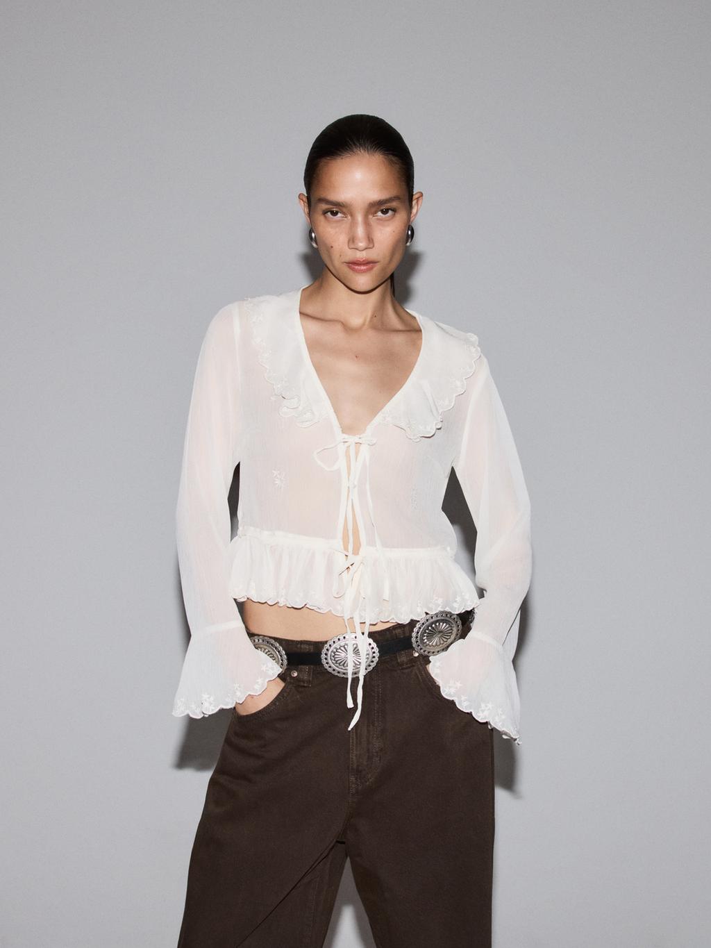 Camicia con ricami semitrasparenti