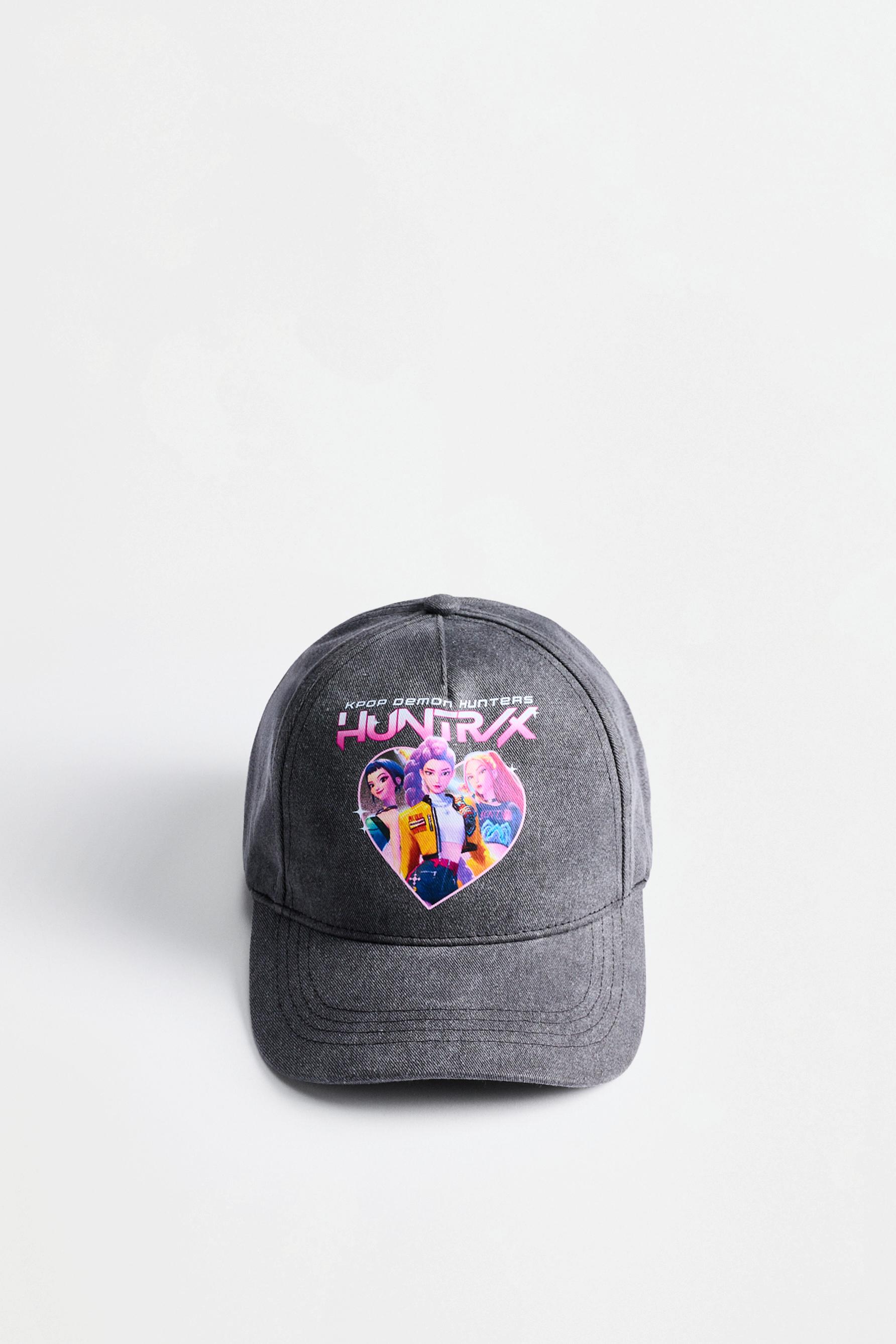 Huntrix K-Pop Demon Hunters™/© Netflix cap — BLACK/FUCHSIA