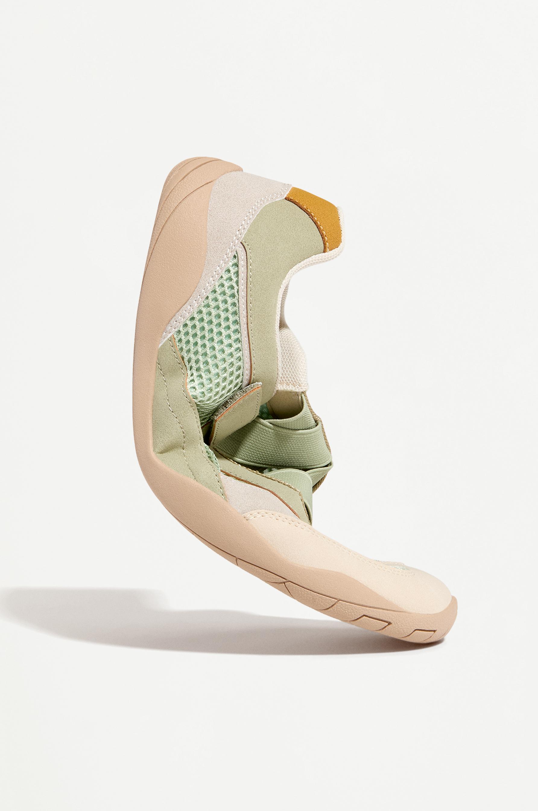 Barefoot athletic shoe — GREEN