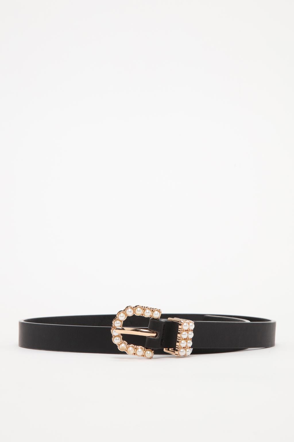 Belt with pearl bead buckle