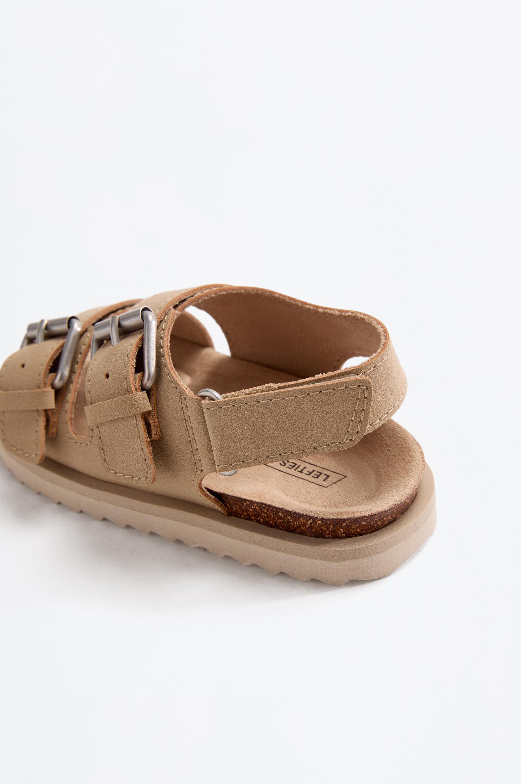 BUCKLE SANDALS — BROWNISH TONE