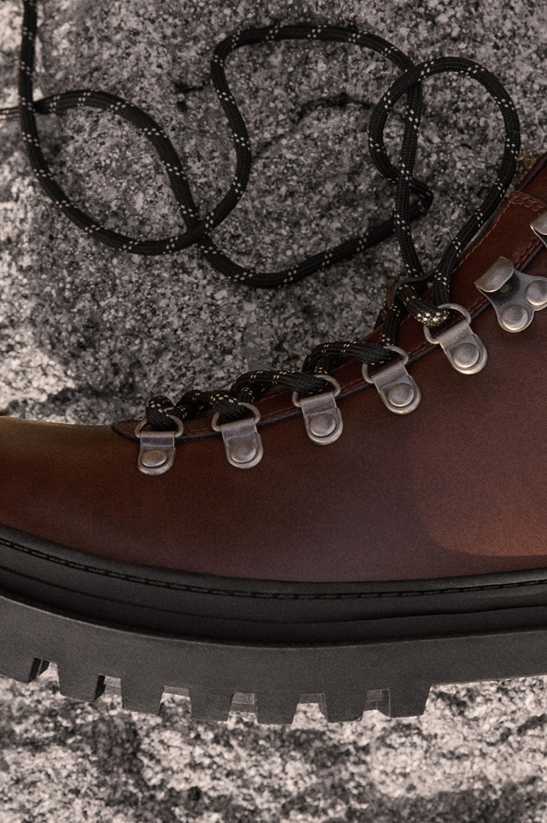 Lace-up hiking boots — BROWN