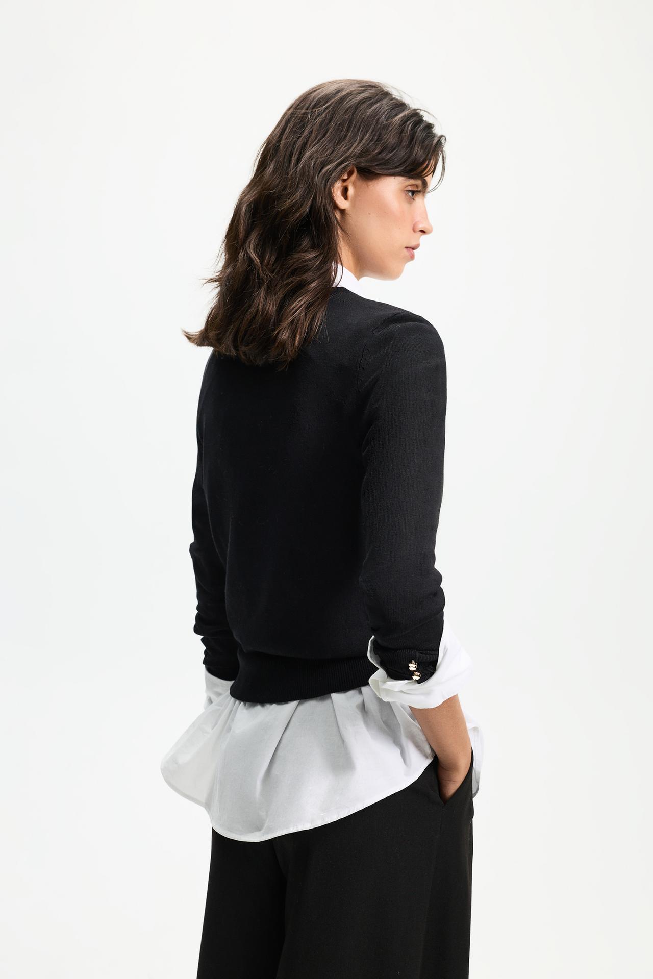 Basic gold button sweater — BLACK