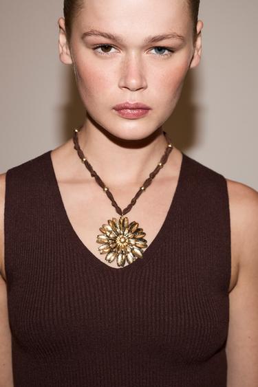 Flower necklace — DARK BROWN 1