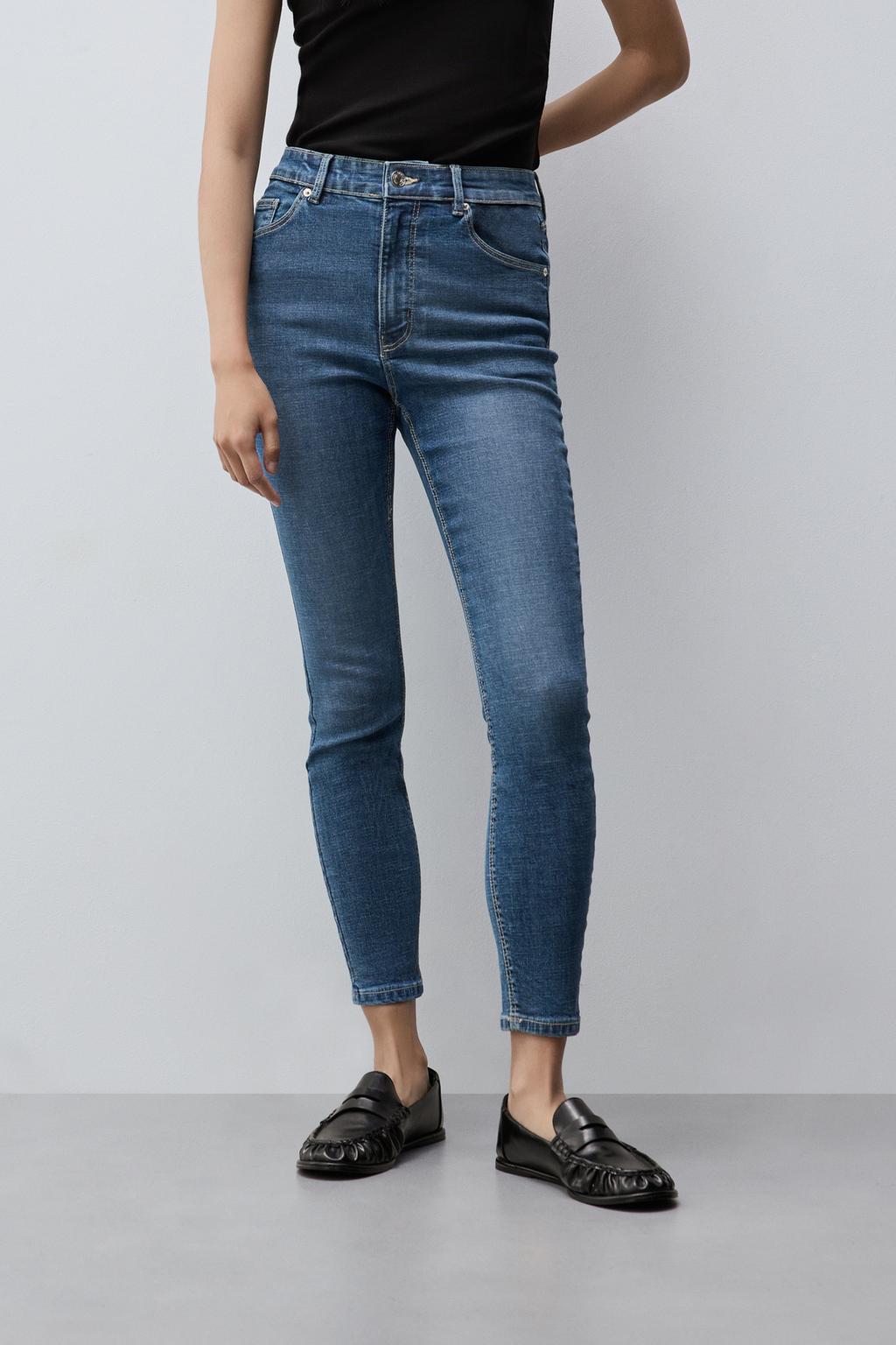 Super high-waist jeans