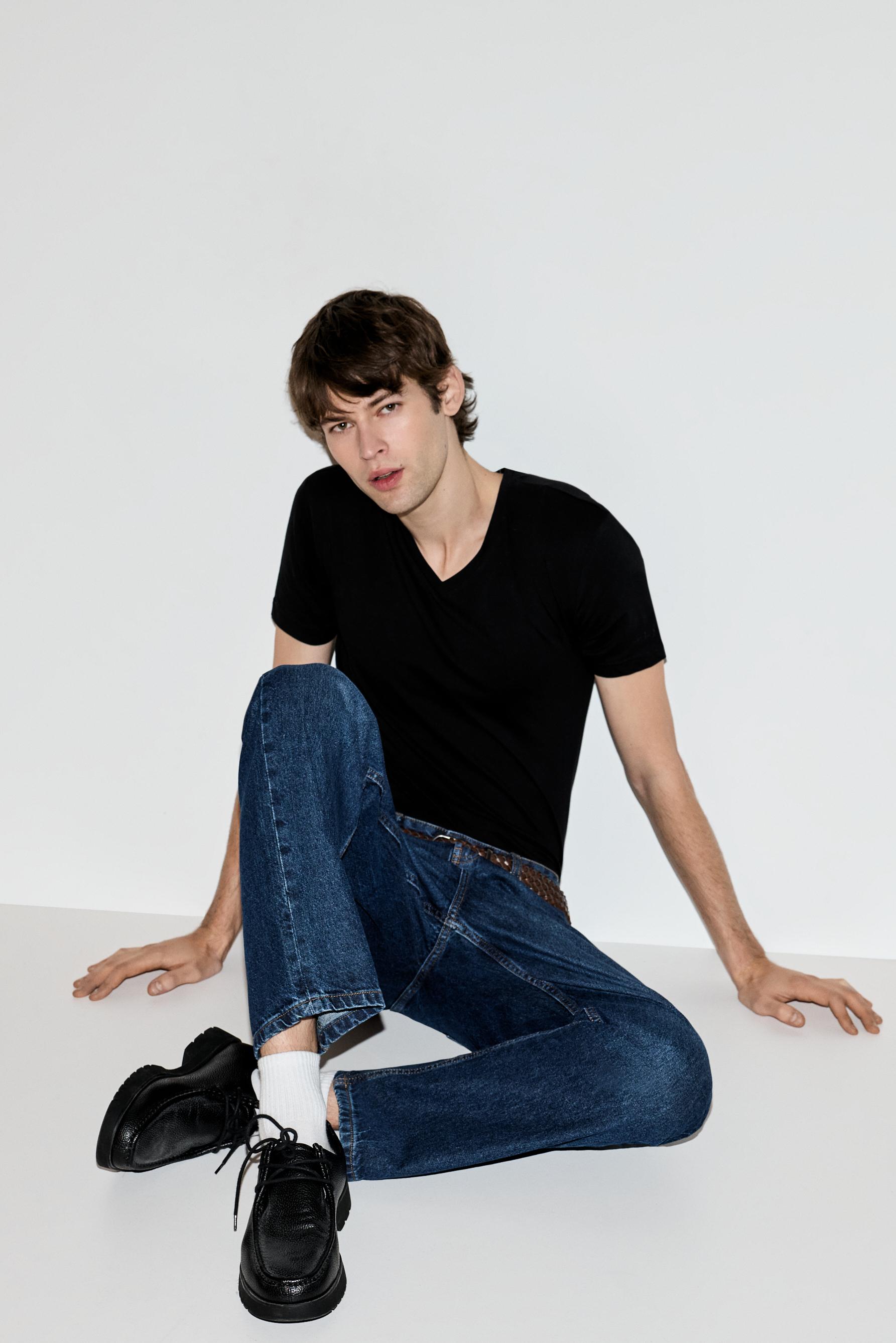 Slim fit V-neck T-shirt — BLACK