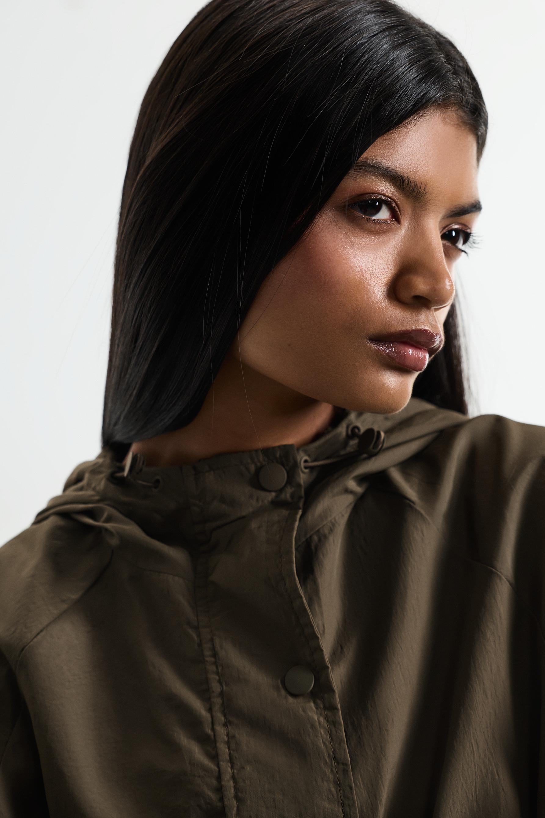 Cropped hooded windbreaker — KHAKI