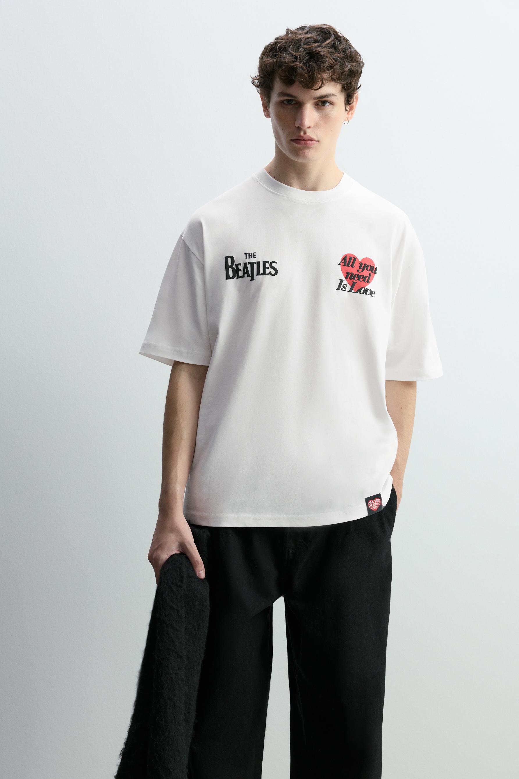 Camiseta corazón The Beatles ©Universal