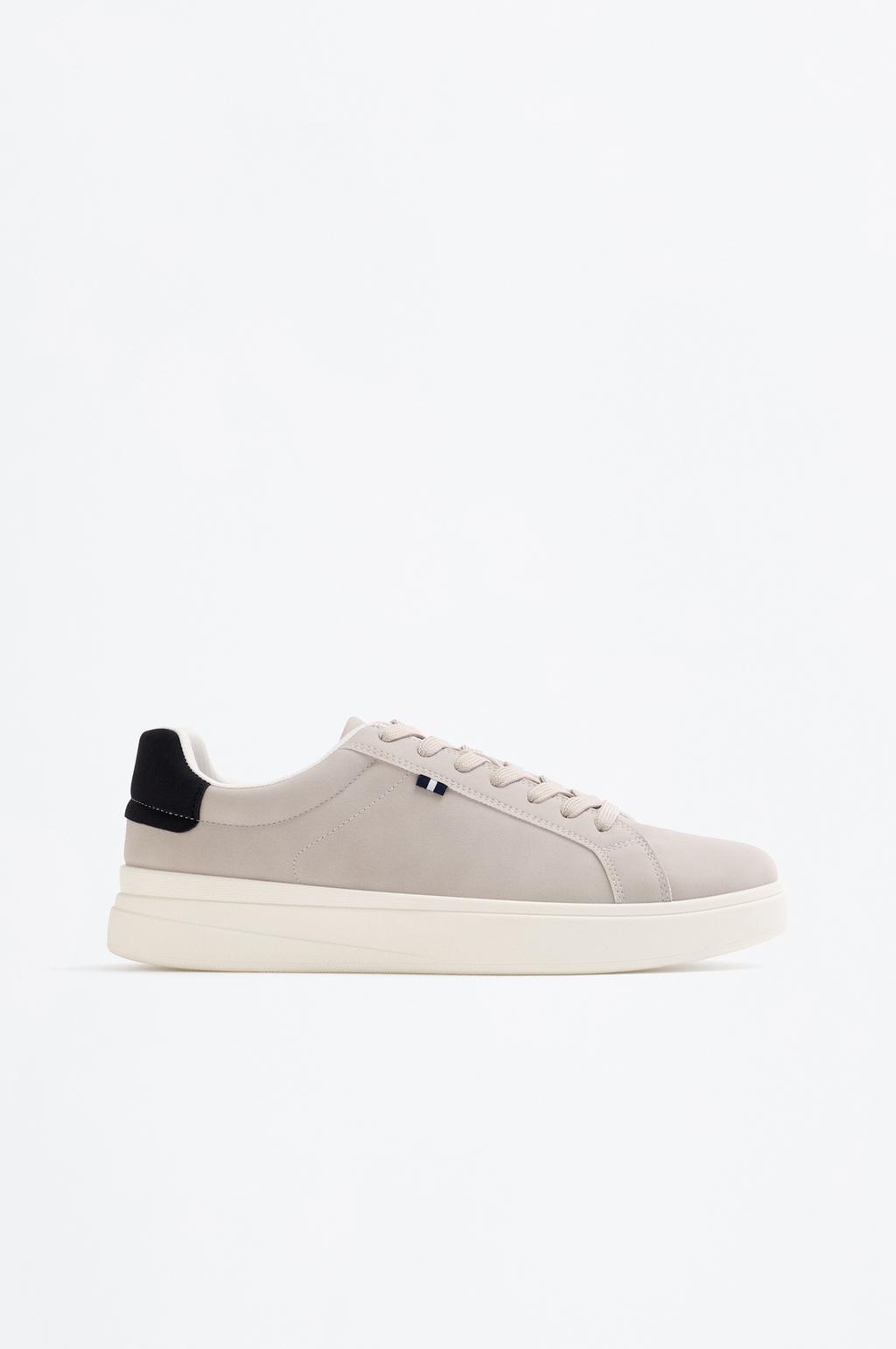 Zapatilla bandera casual