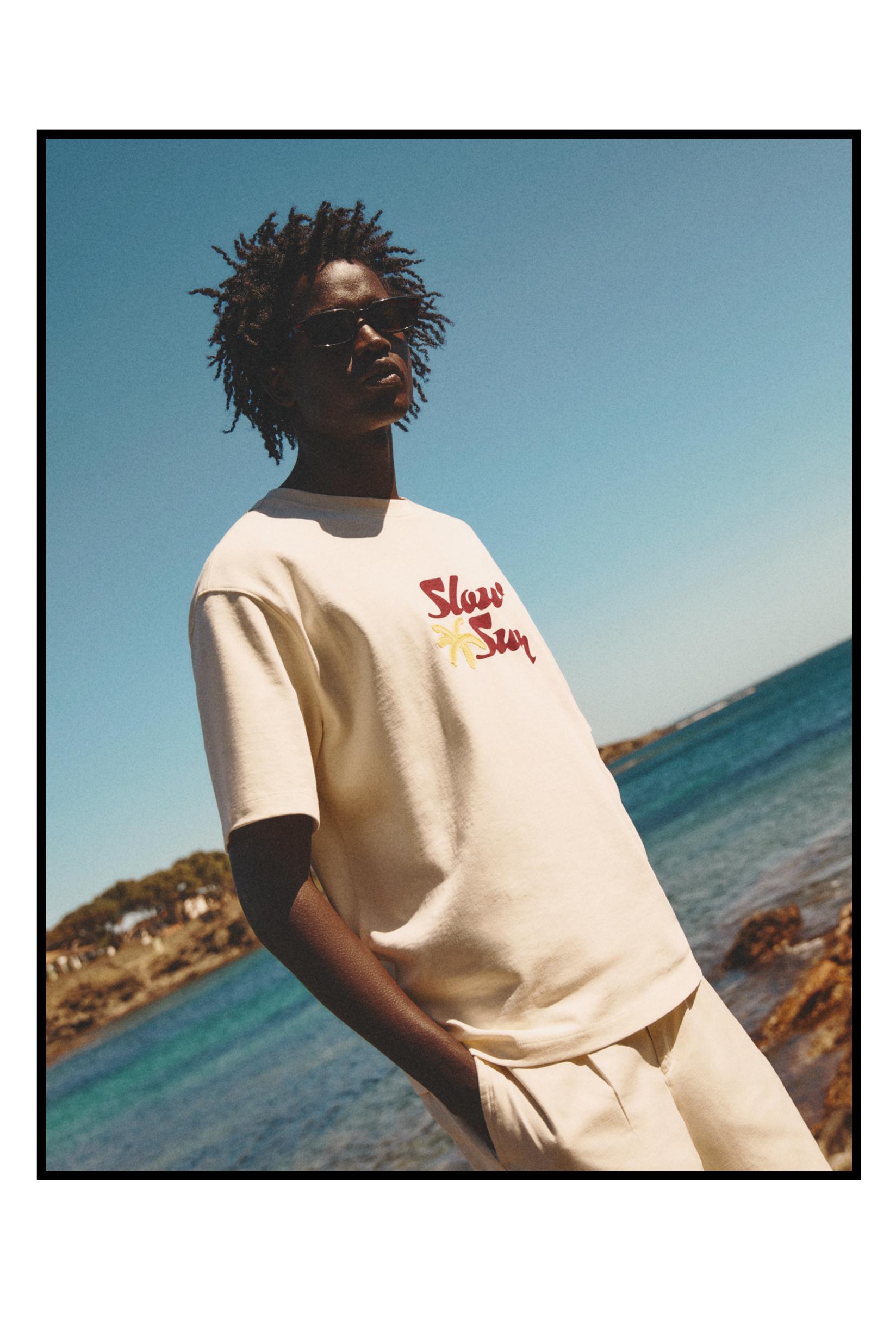Embroidered text T-shirt — BUTTER