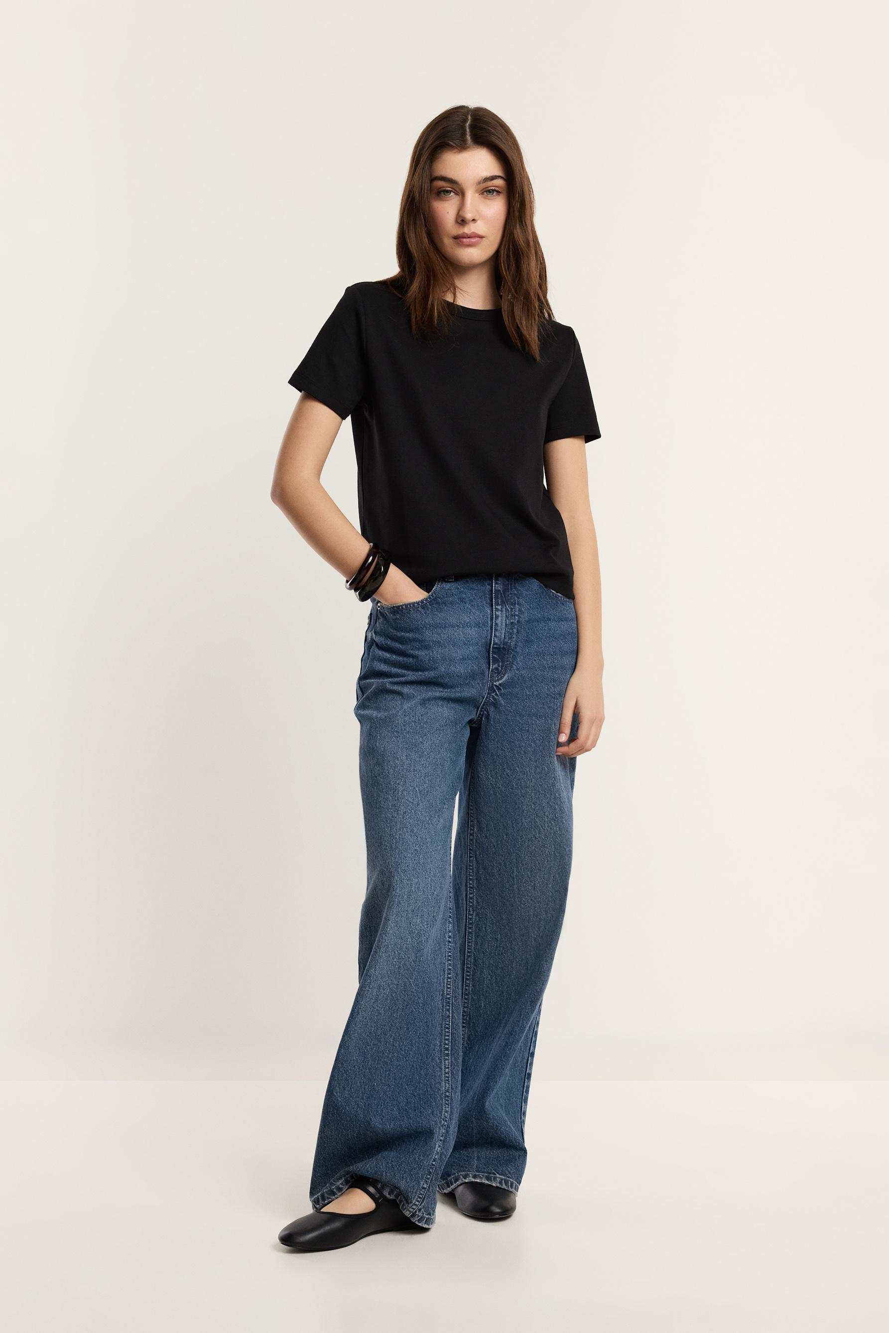 Basic short sleeve T-shirt — BLACK