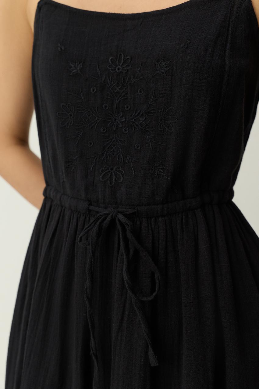 Lace embroidered midi dress - Midi Dresses | Long Dresses - Dresses - CLOTHING - Woman | LEFTIES Andorra Lace embroidered midi dress - Midi Dresses | Long Dresses - Dresses - CLOTHING - Woman | LEFTIES Andorra