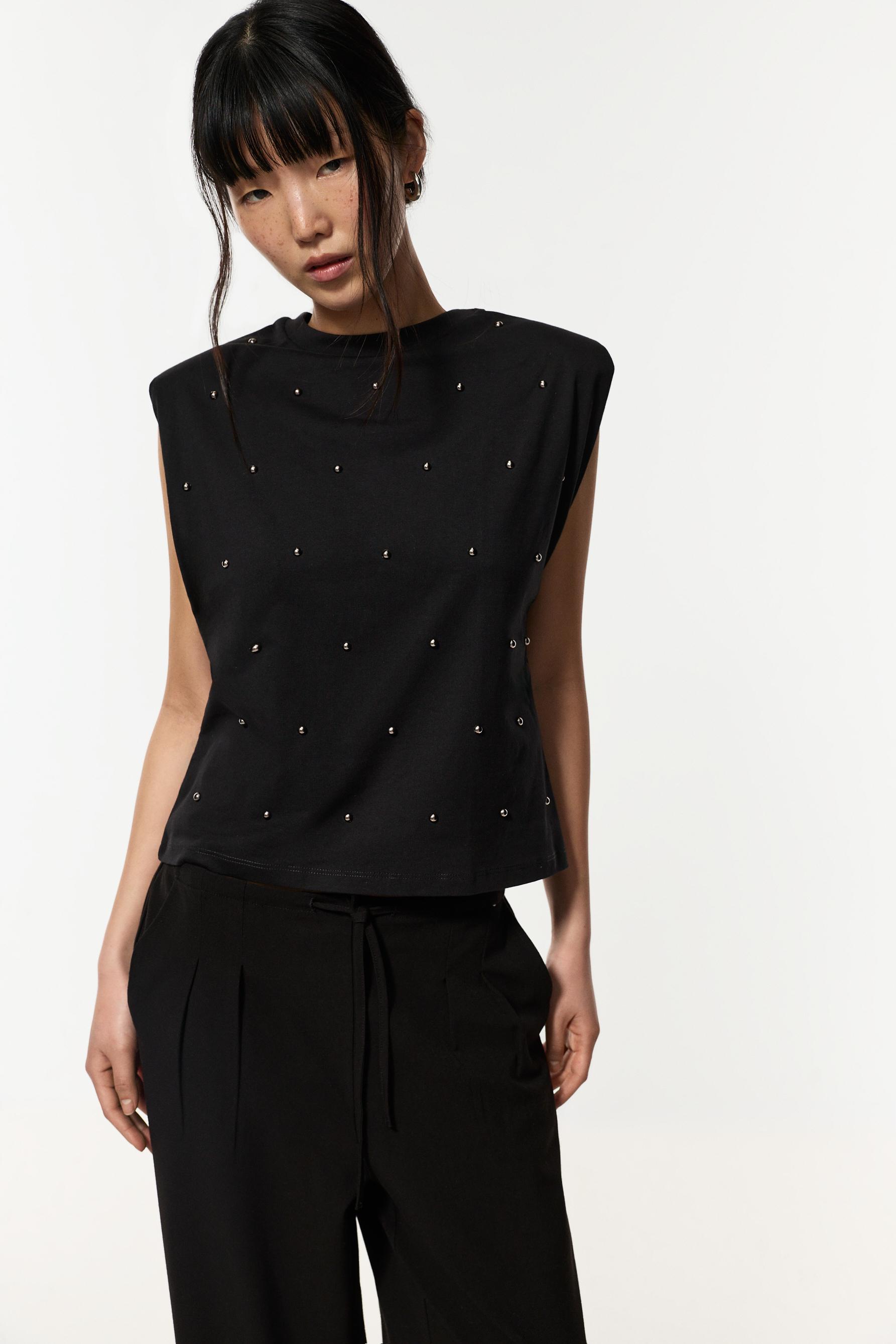 Camiseta hombreras tachas