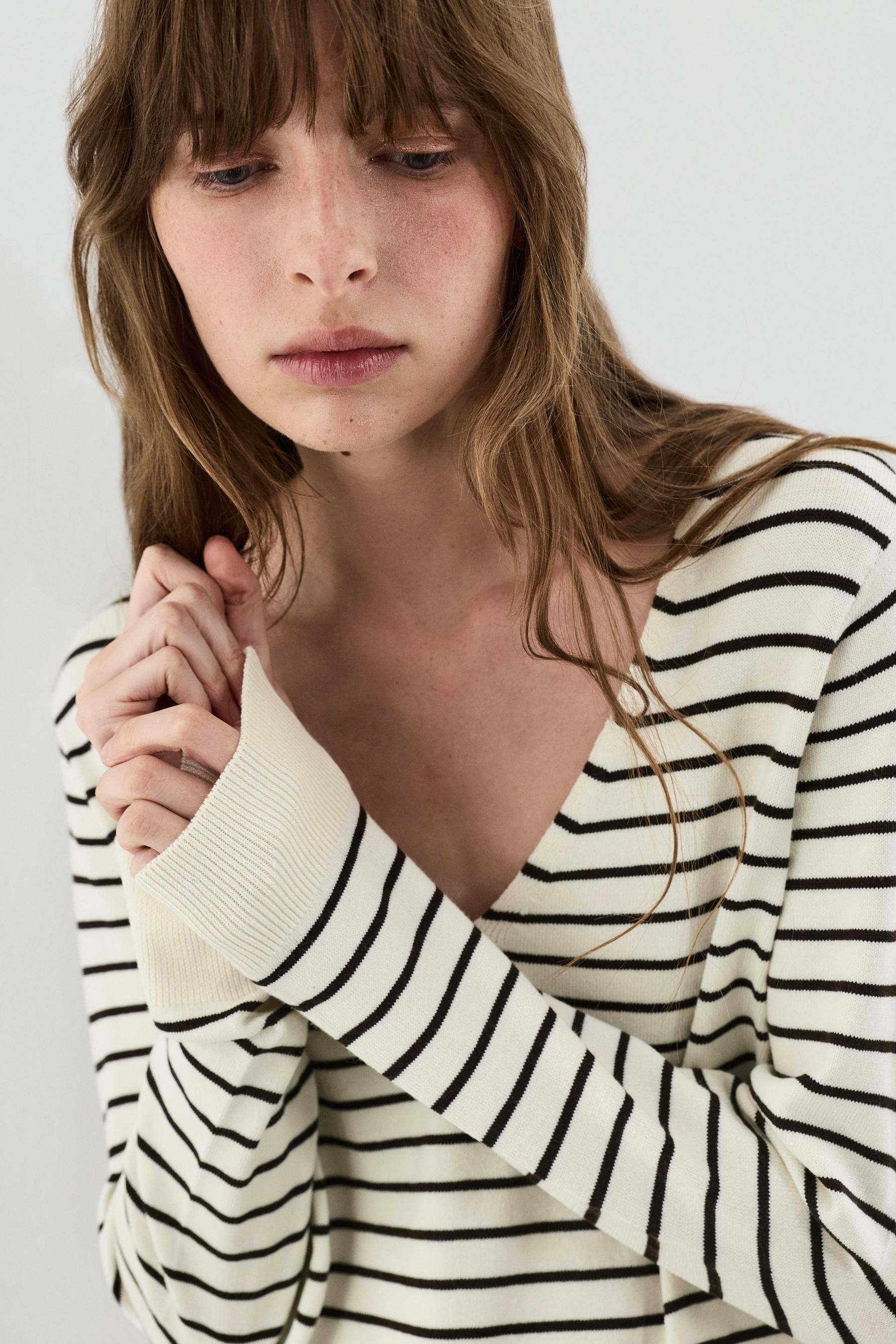 Basic V-neck sweater — BEIGE/BROWN