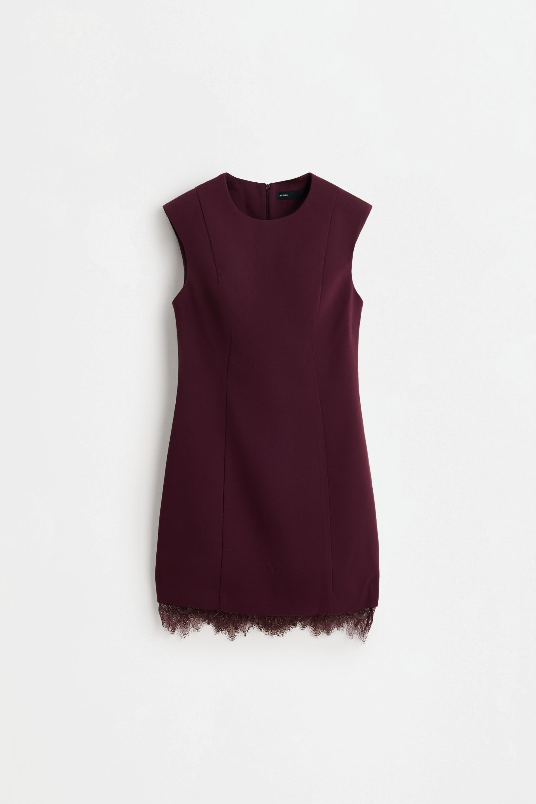 Vestido corto con hombreras y encaje