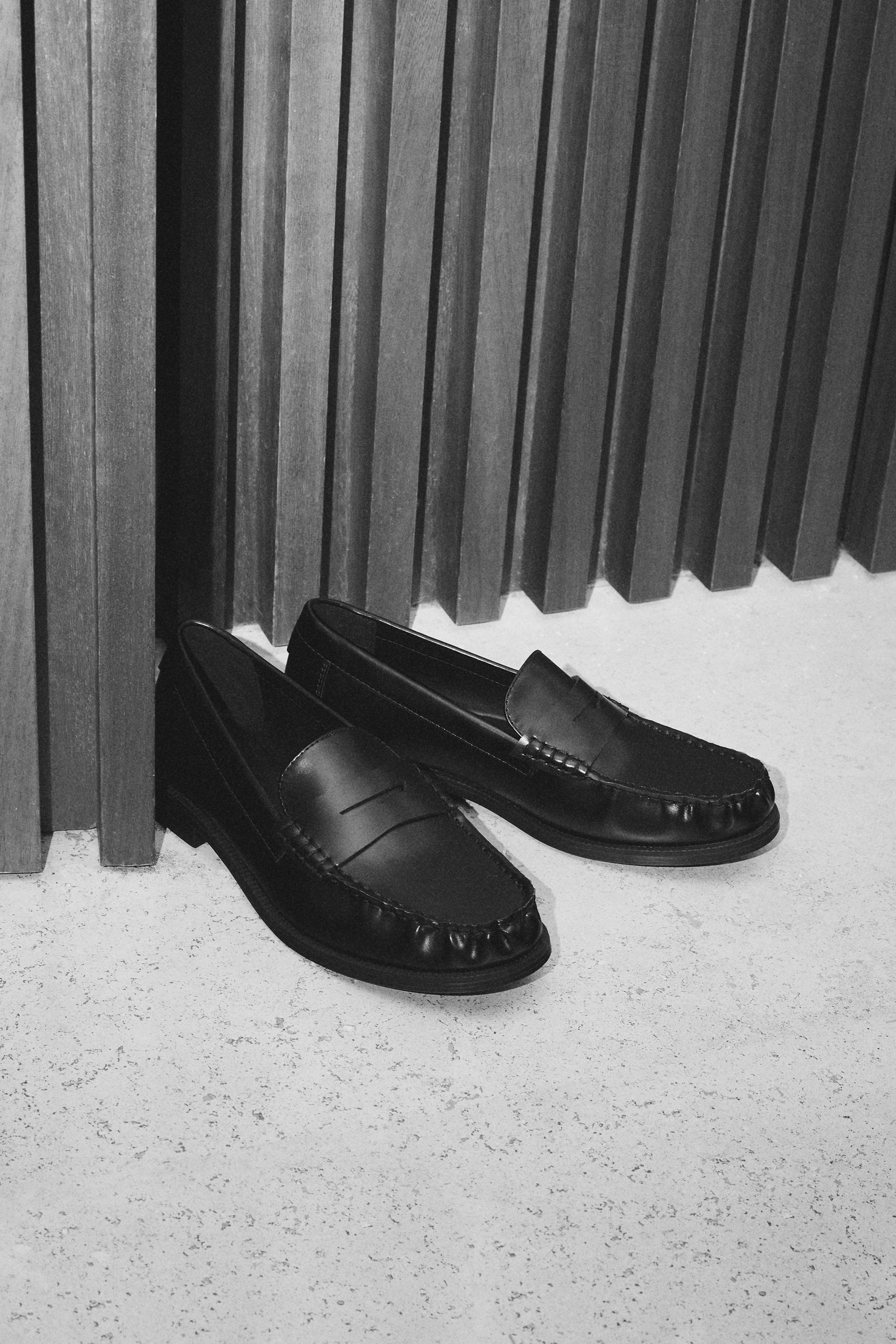 Gathered loafers — BLACK