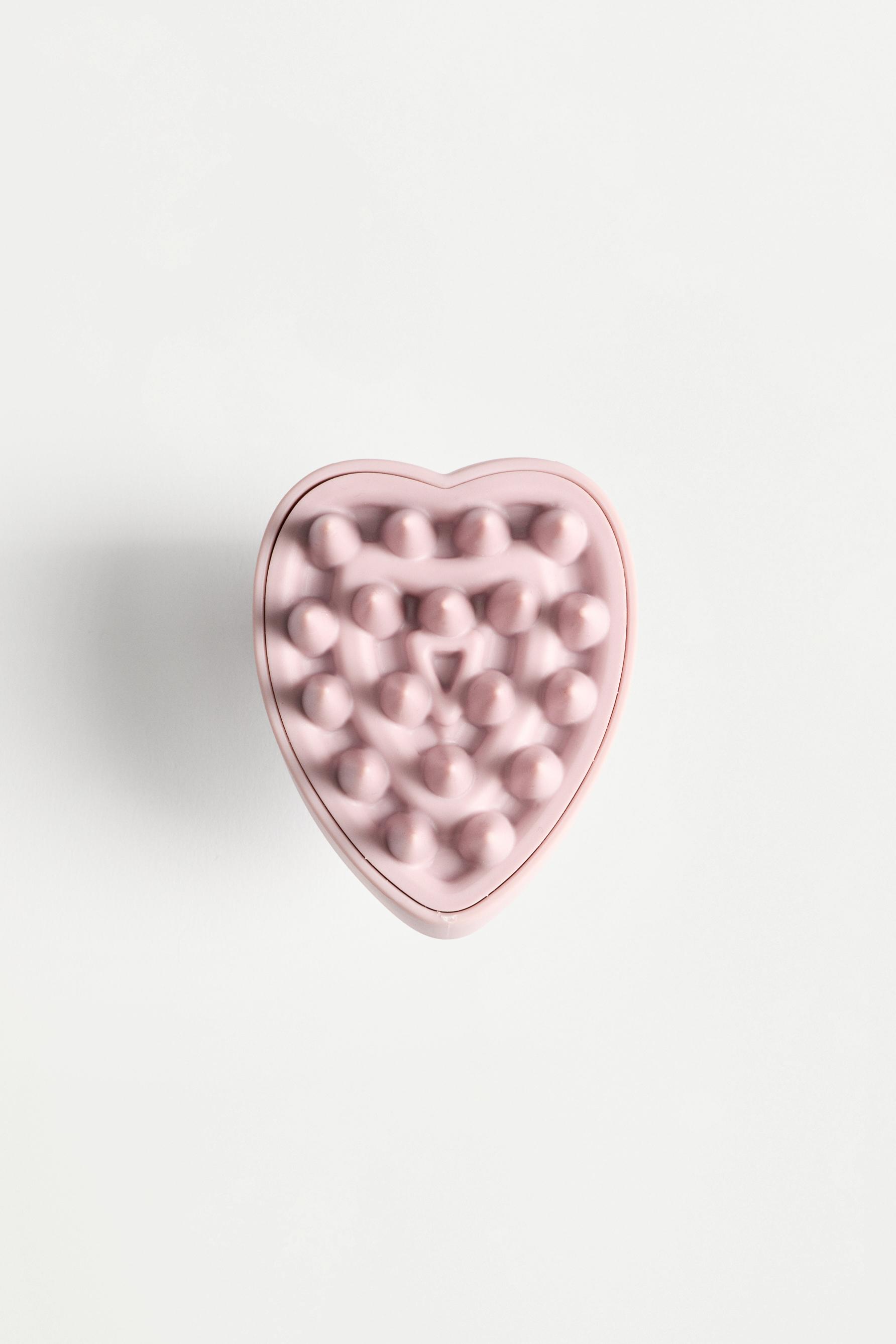 Heart scalp massager — CHALK PINK
