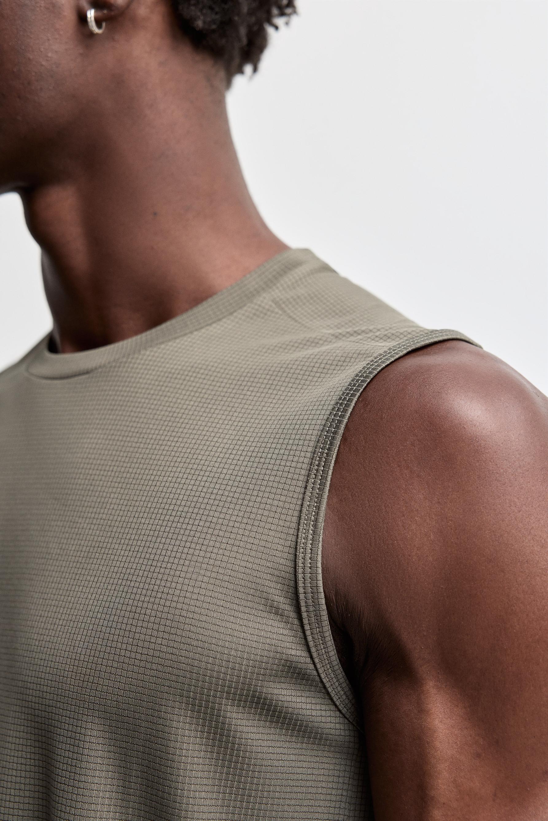 Sleeveless sports T-shirt — DARK GREEN