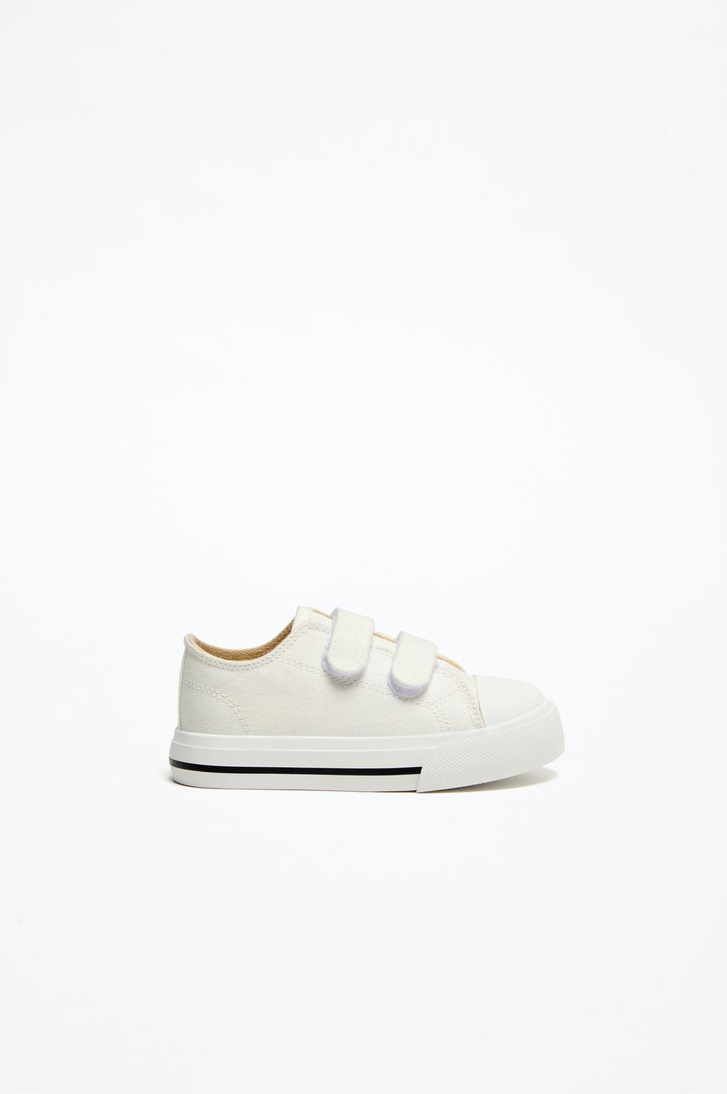 Fabric sneakers with toecap