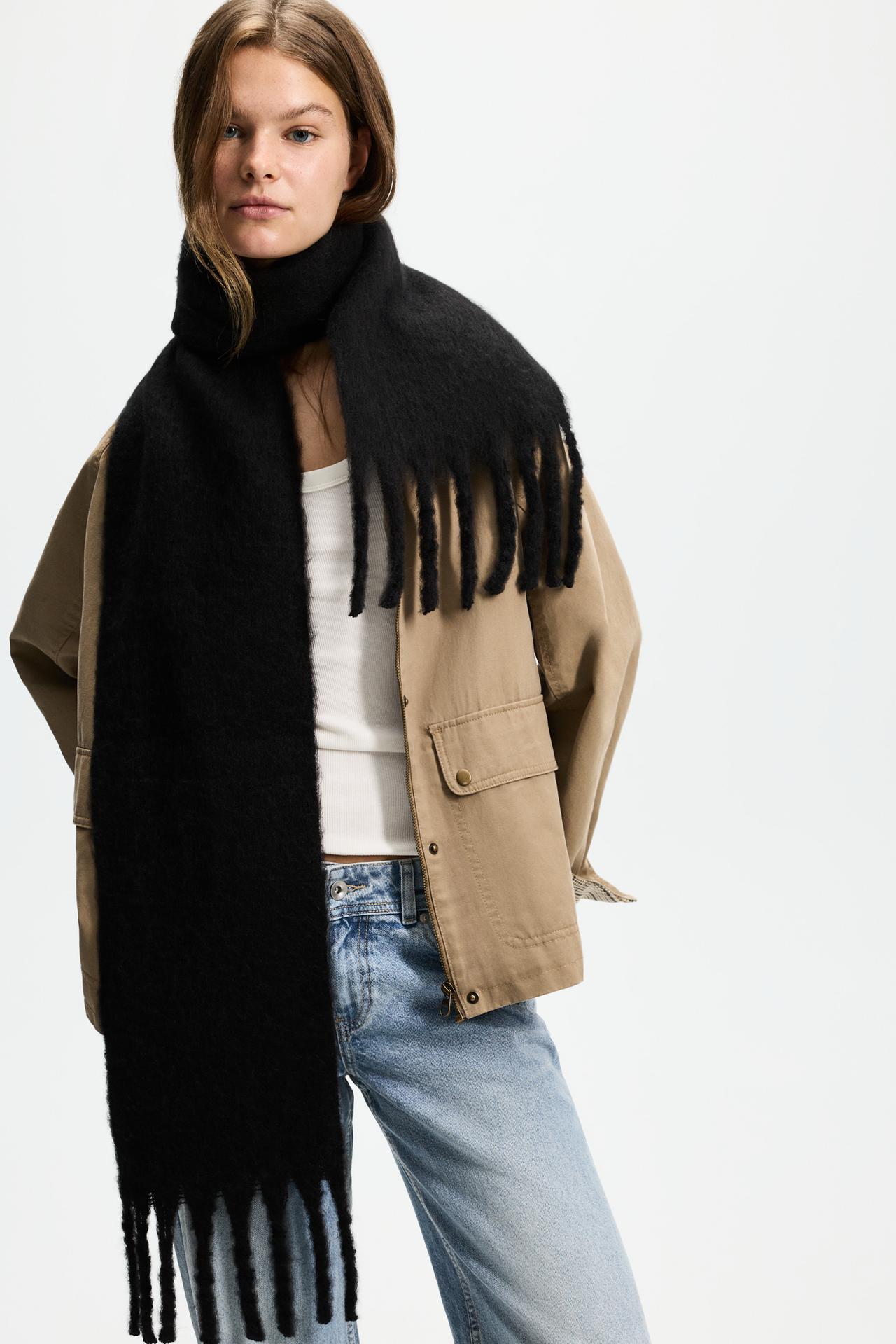 Fluffy solid scarf — BLACK