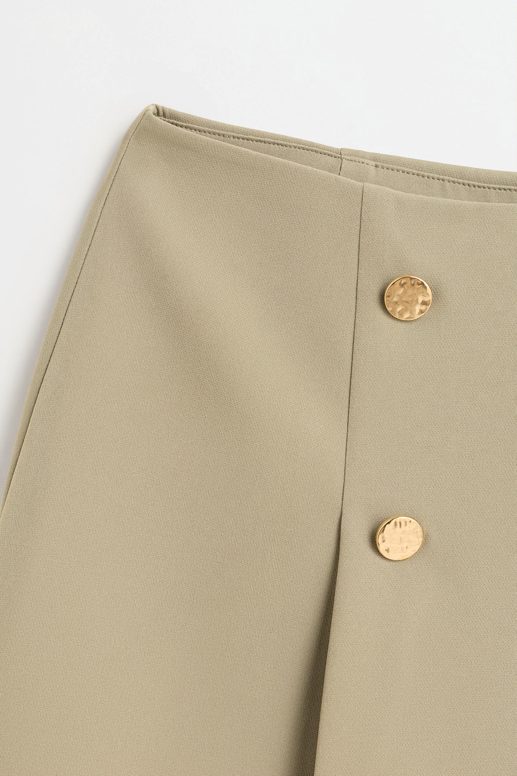 Gold button skort — PALE KHAKI
