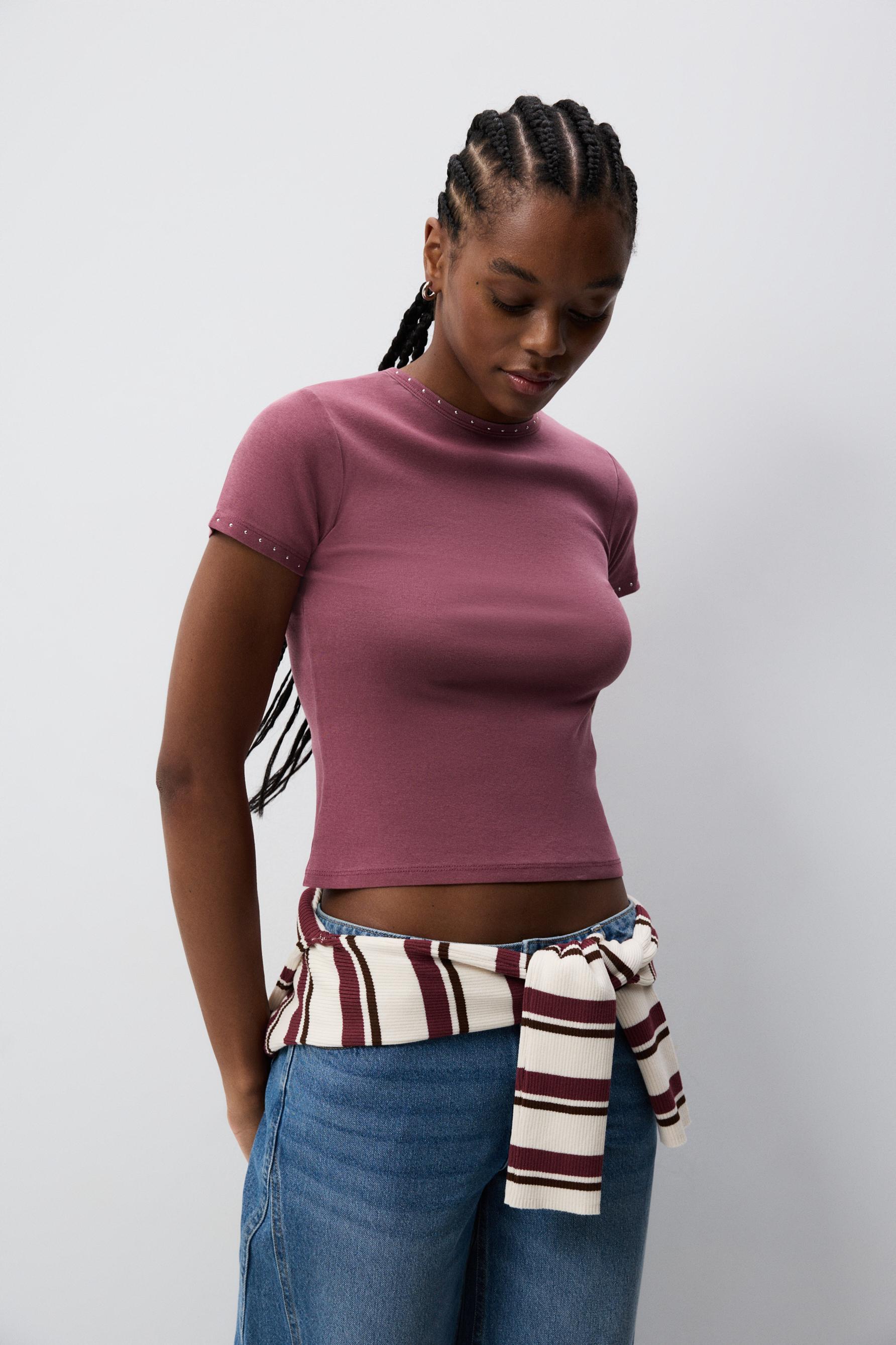 Camiseta cropped tachas