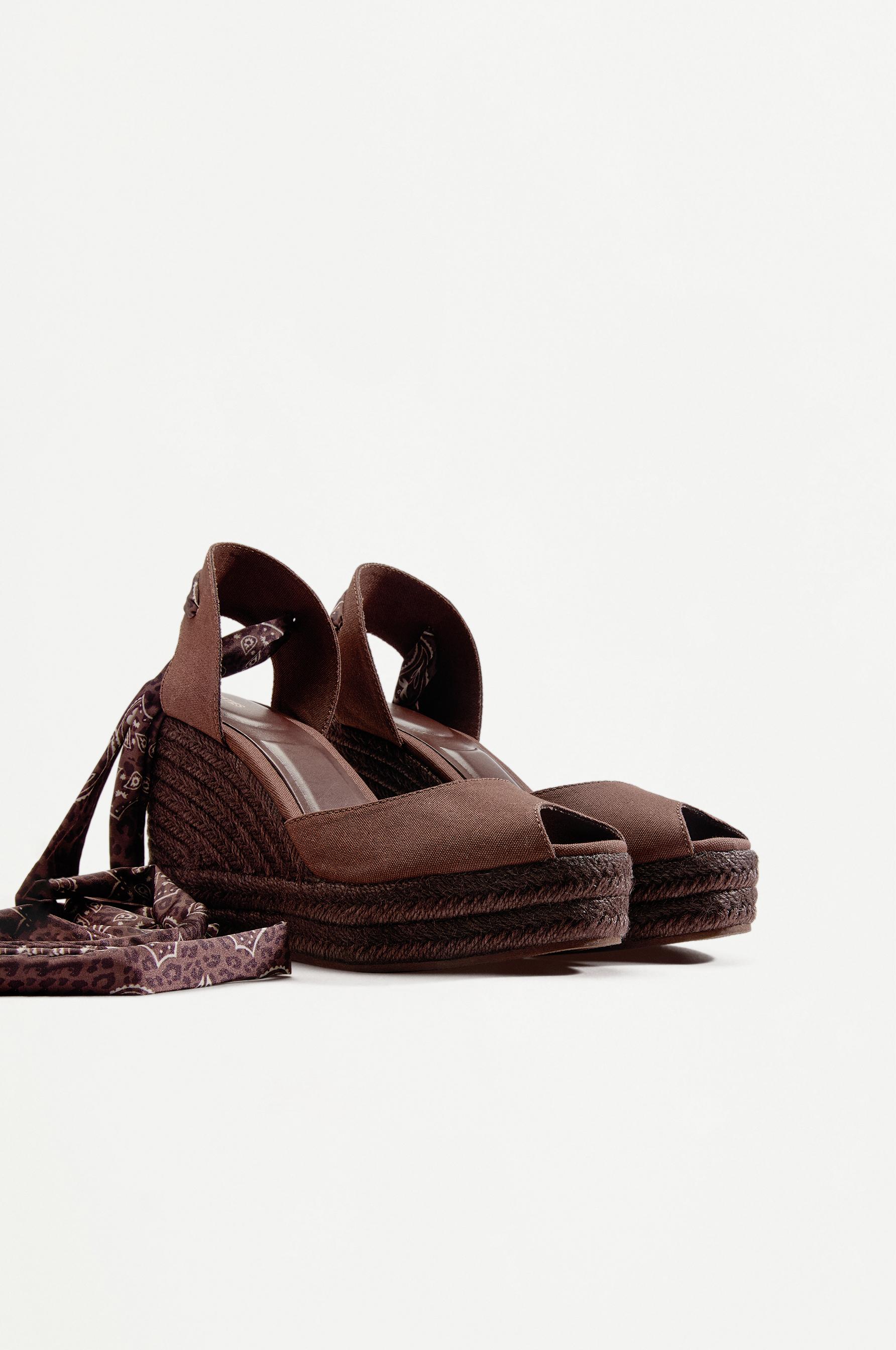 Jute wedge sandals with tie-up ankle straps — BROWN