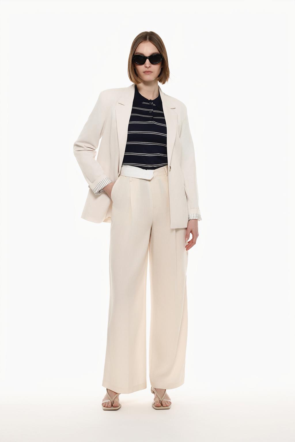 Wide-leg trousers with waistband detail