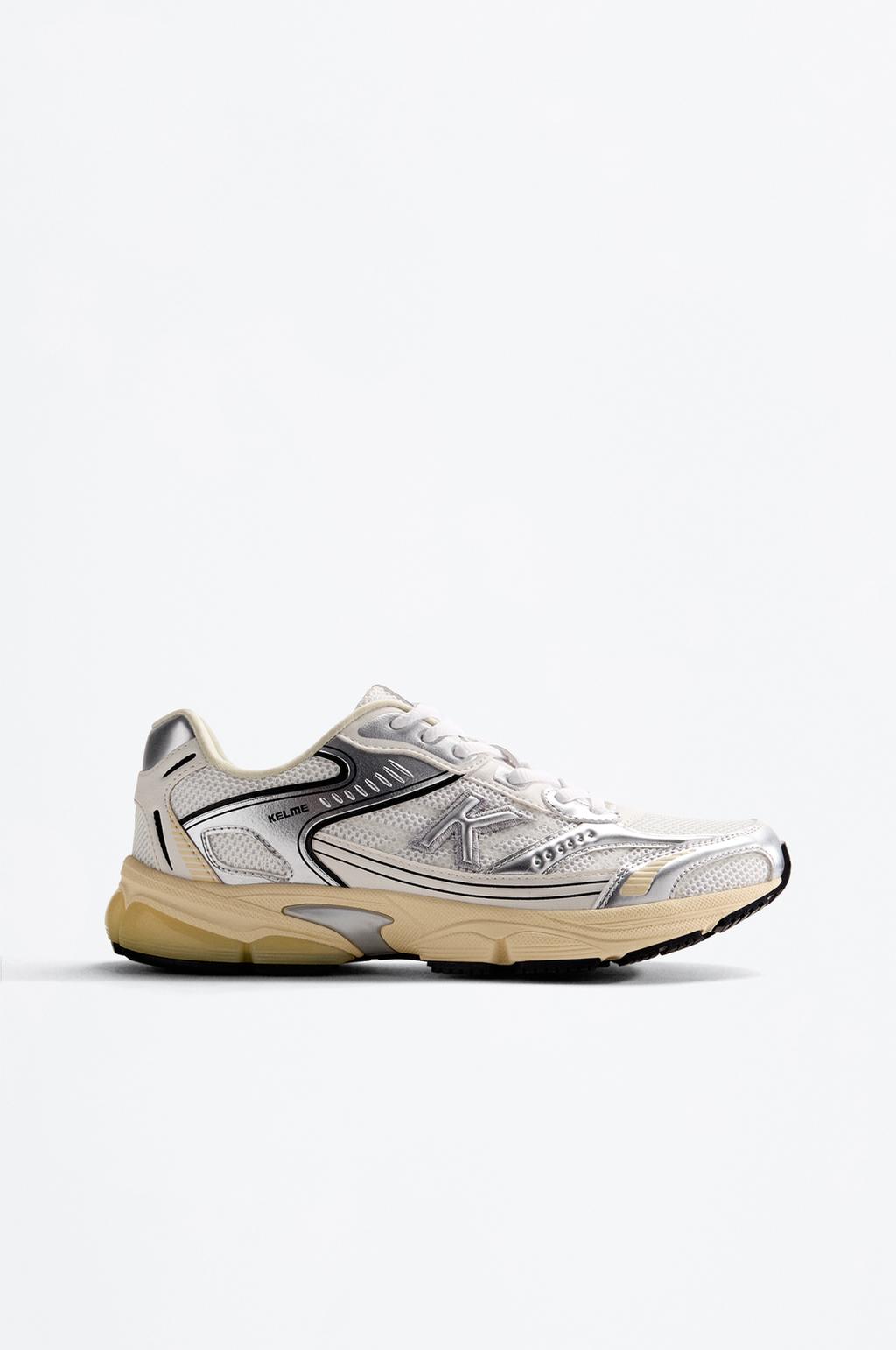 Kelme sports shoe