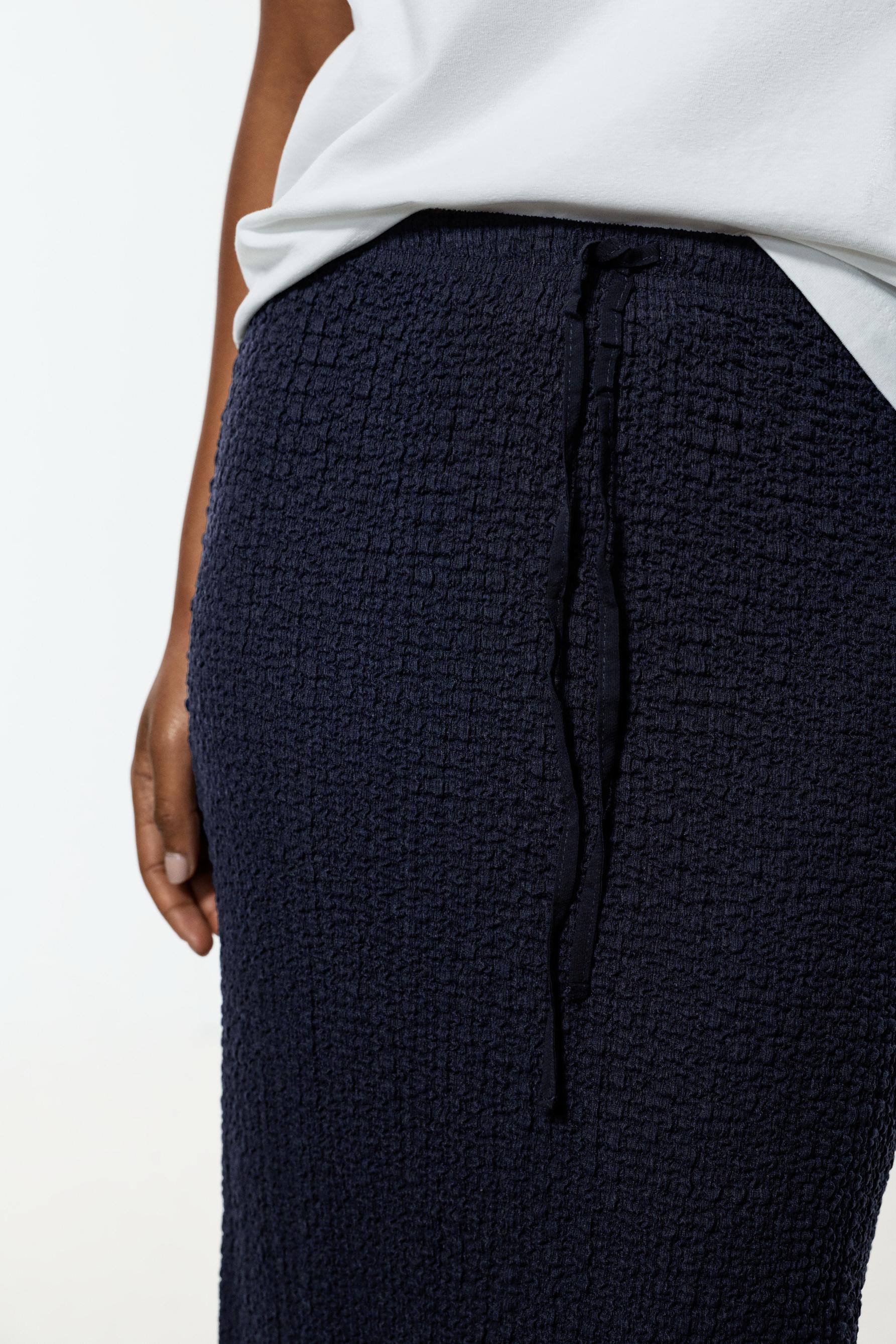 Textured midi skirt — NAVY