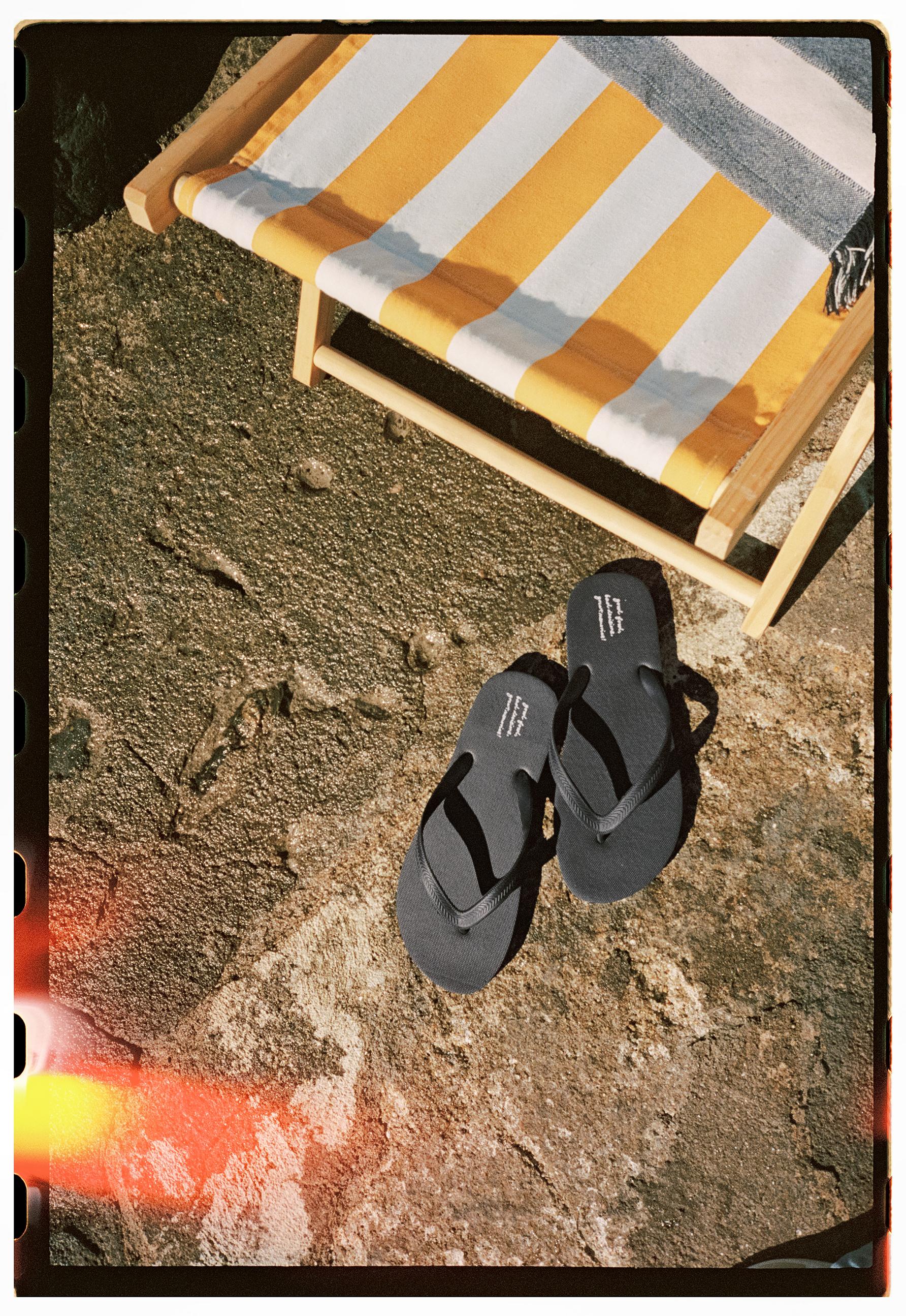 Bath flip-flops — BLACK