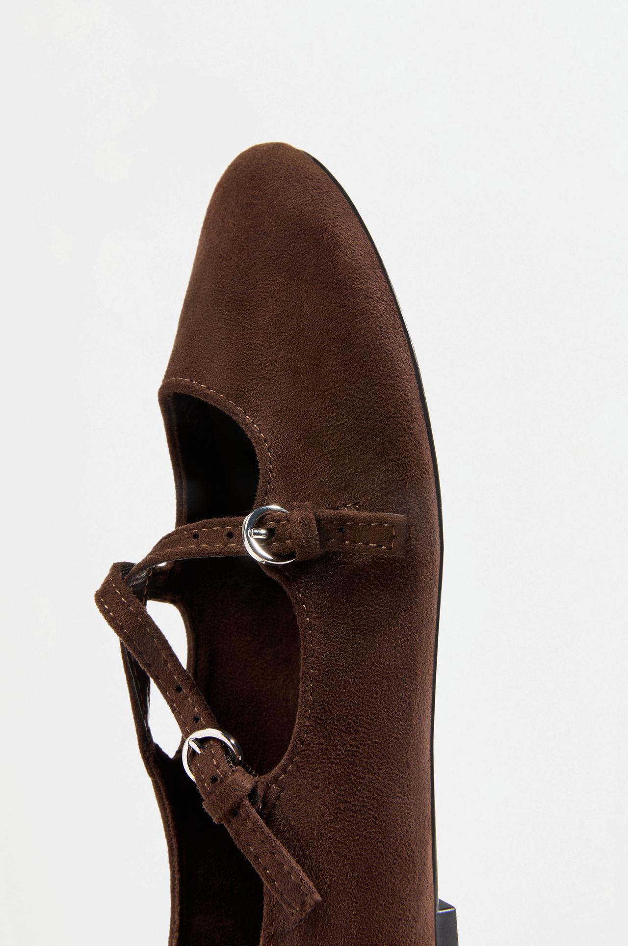 Cross-strap ballet flat — BROWN