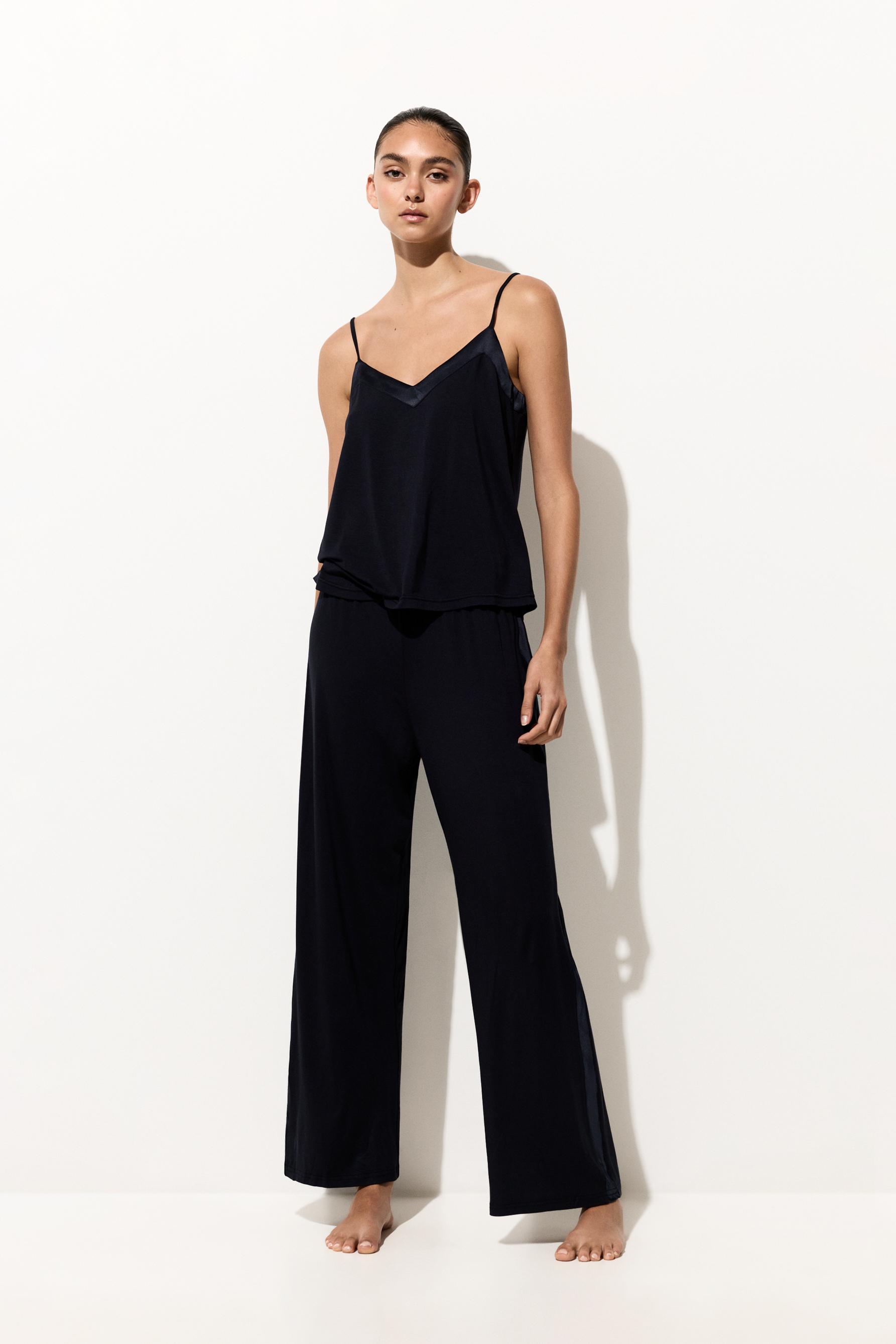 Flowing pyjamas — NAVY