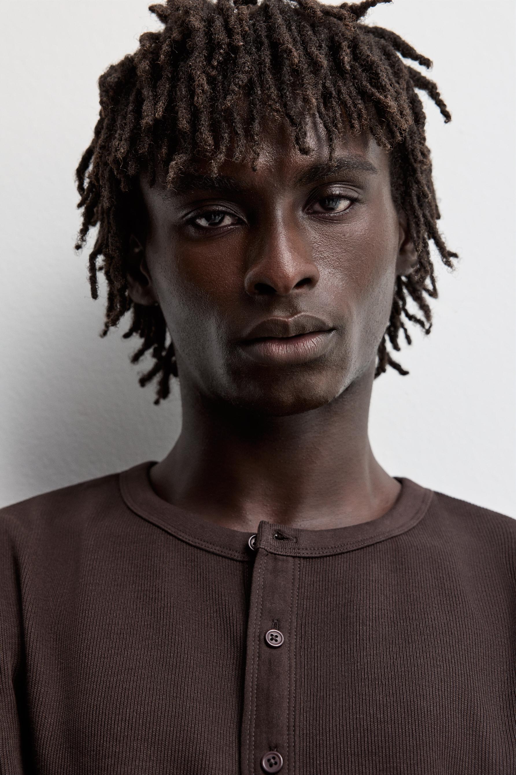 Textured henley T-shirt — DARK BROWN