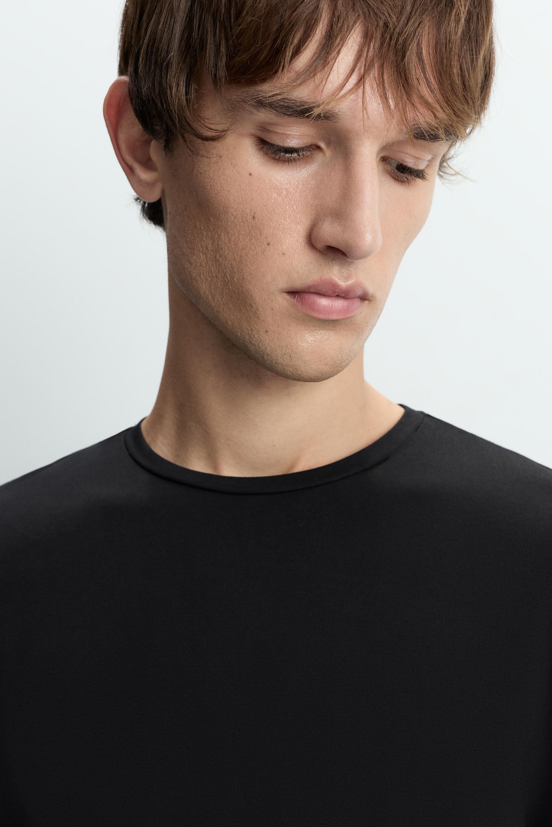 Soft slim fit T-shirt — BLACK