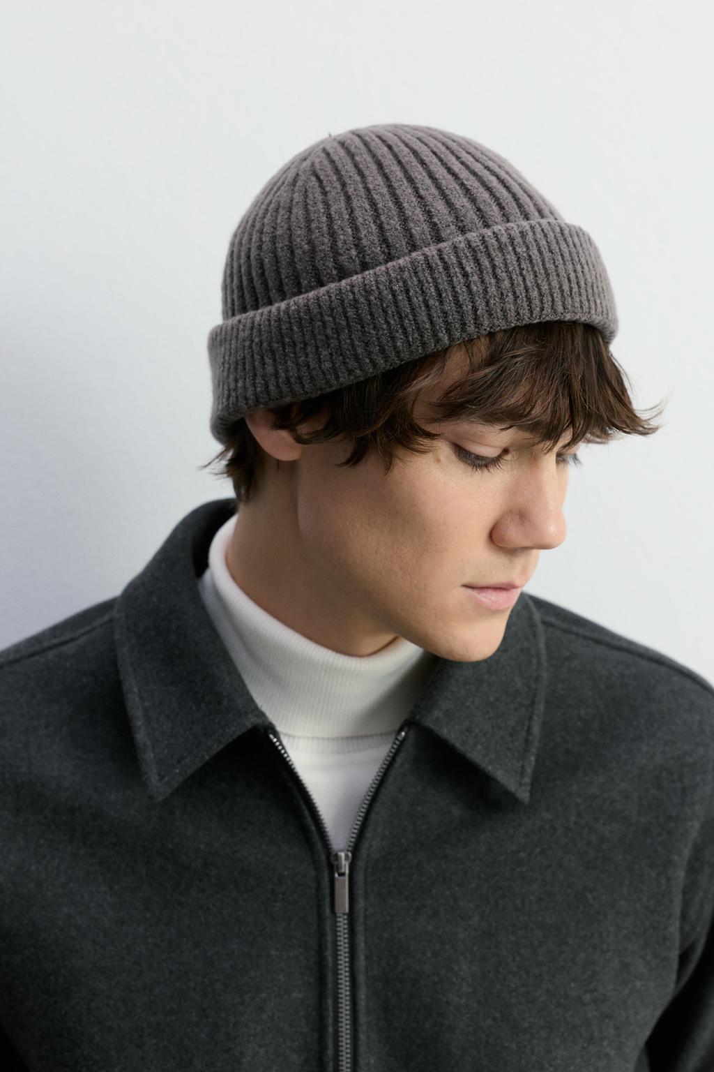 Short knit beanie