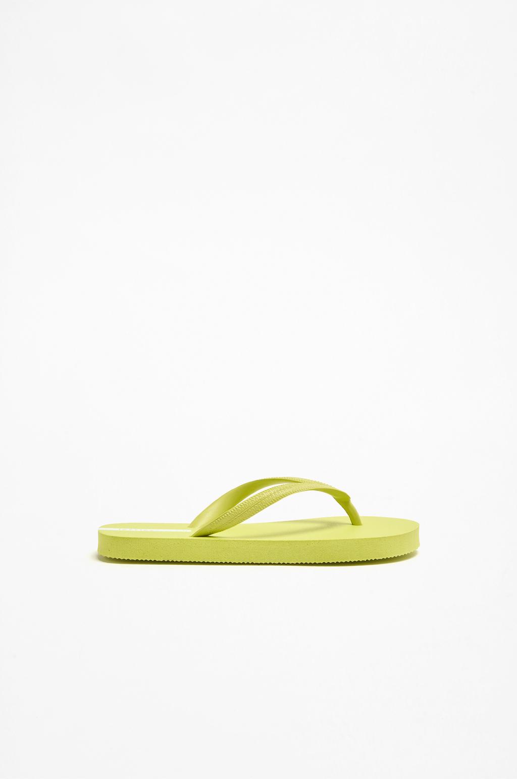 Pool sandals with toe divider