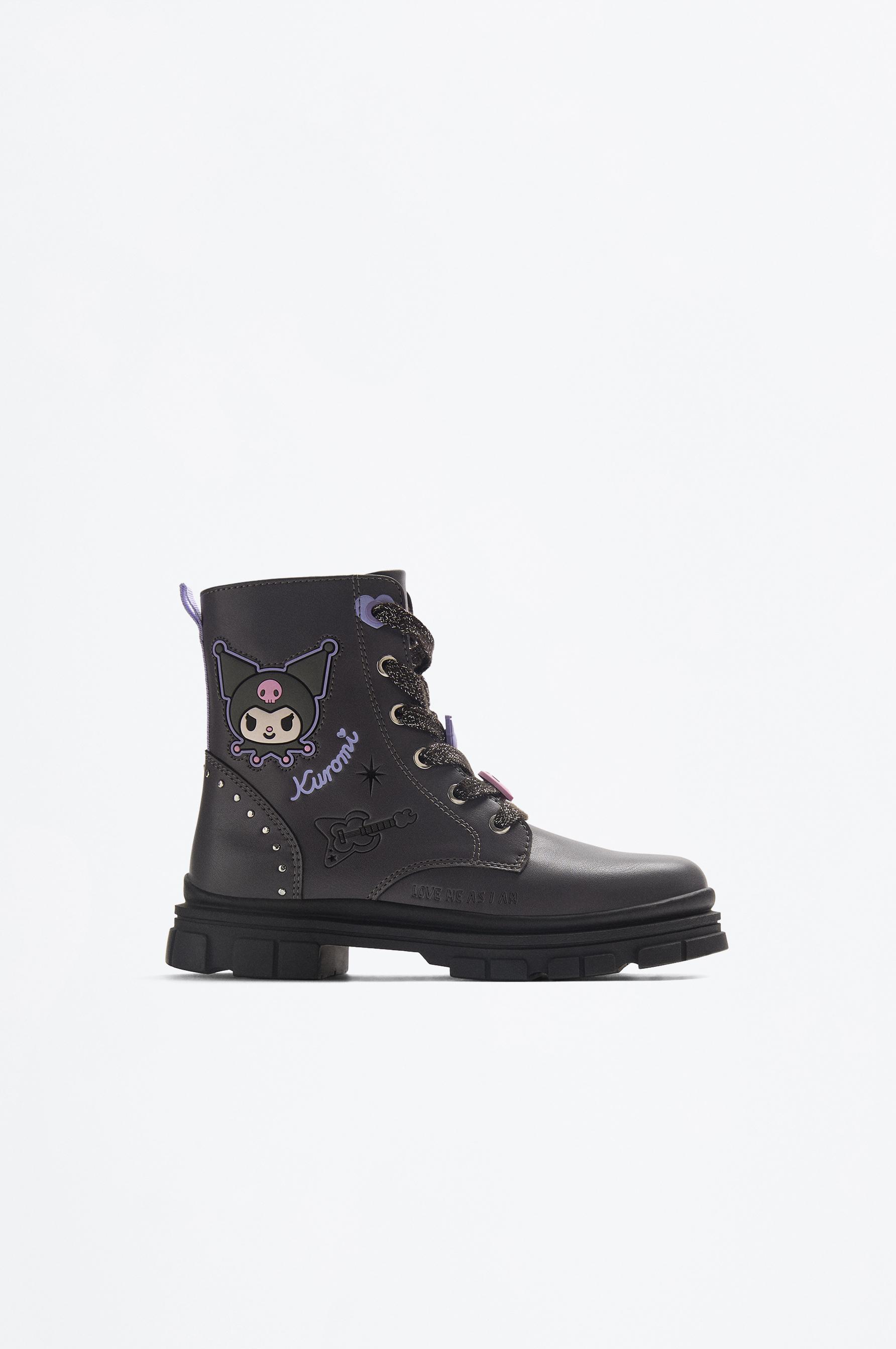 Kuromi Hello Kitty ©SANRIO Lace-up Boot — GREY