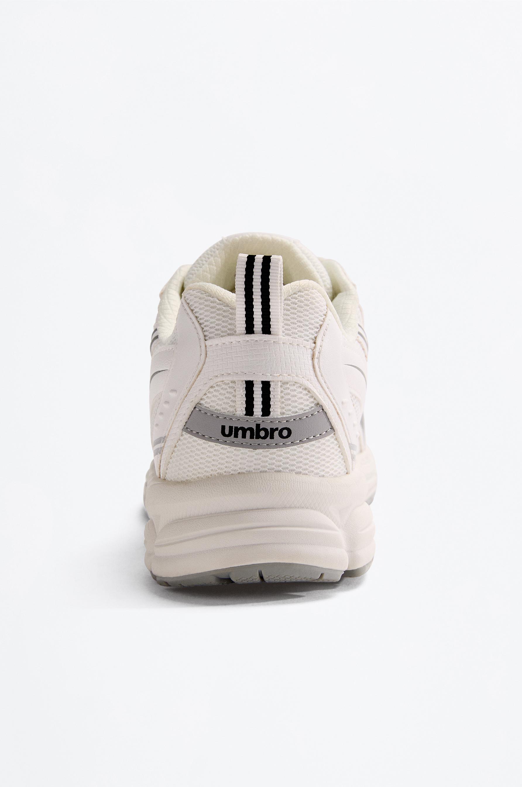 Umbro multi-piece gradient sports shoe — WHITE