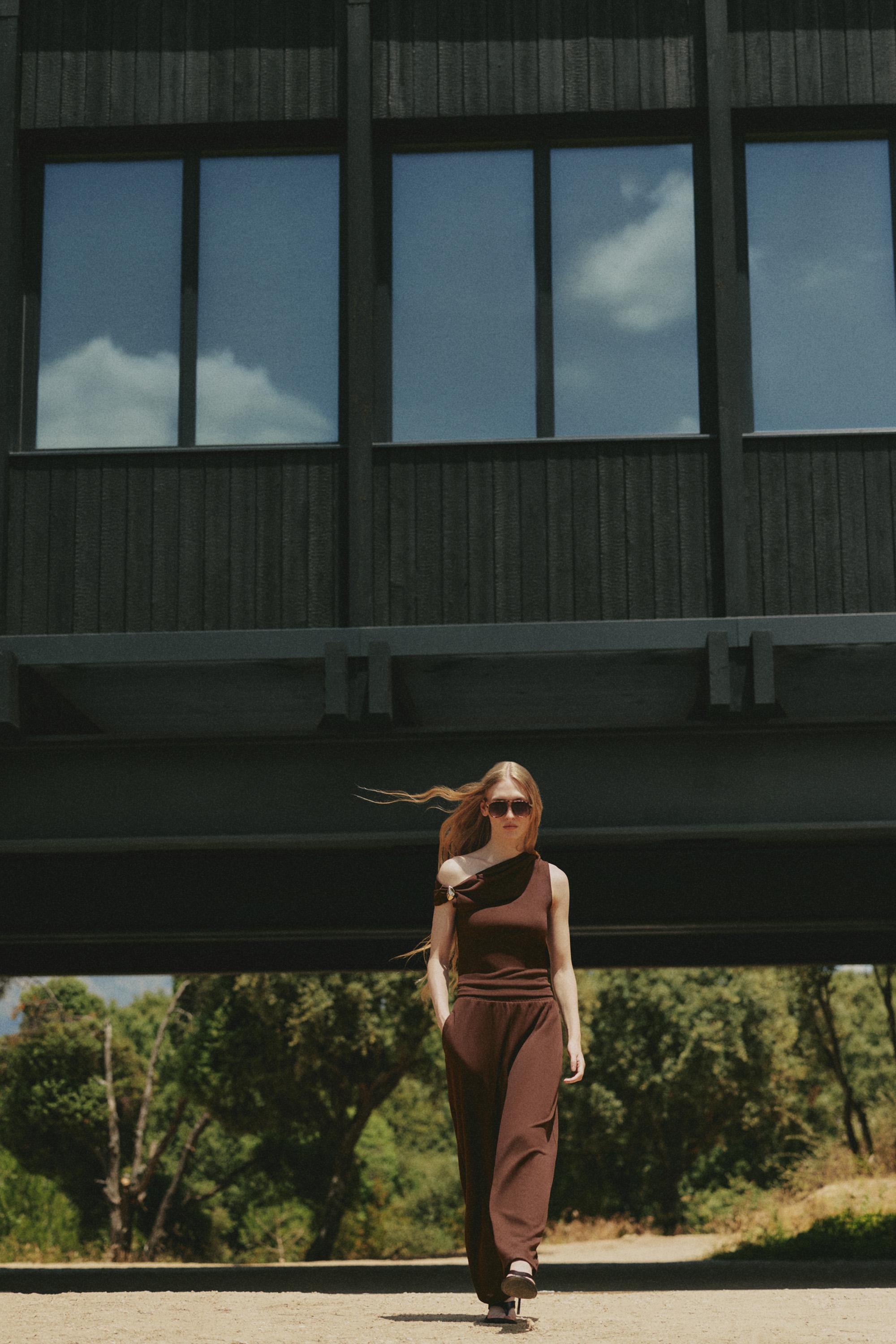 Flowing carrot fit trousers — BROWN