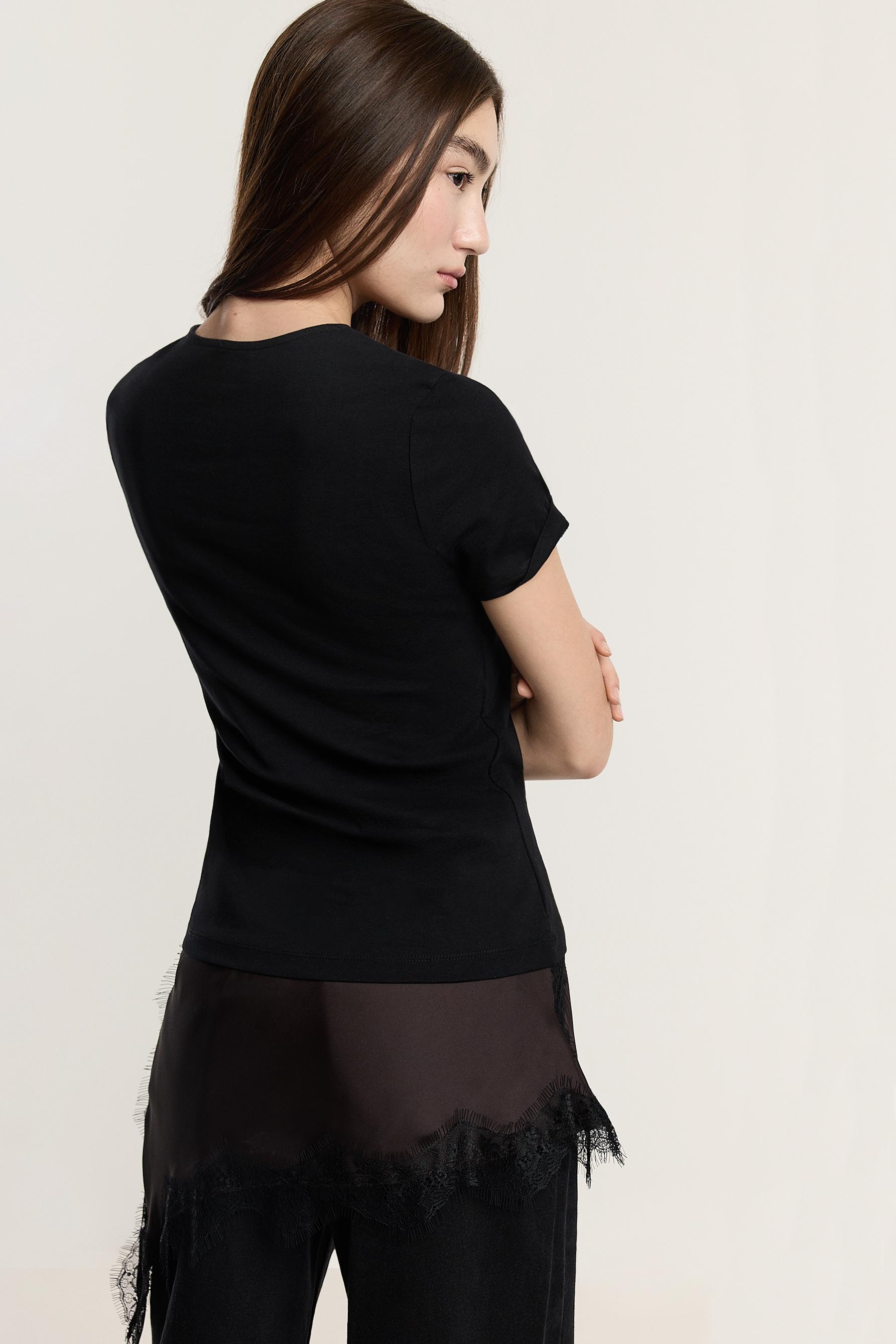 Round neck T-shirt — BLACK
