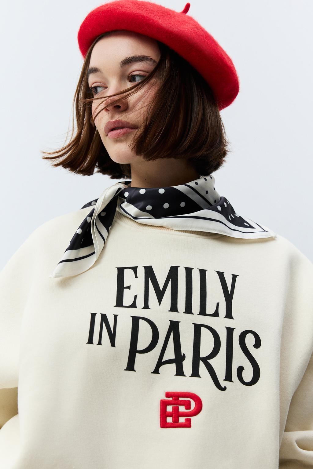 Emily in Paris™/© Netflix printed sweatshirt